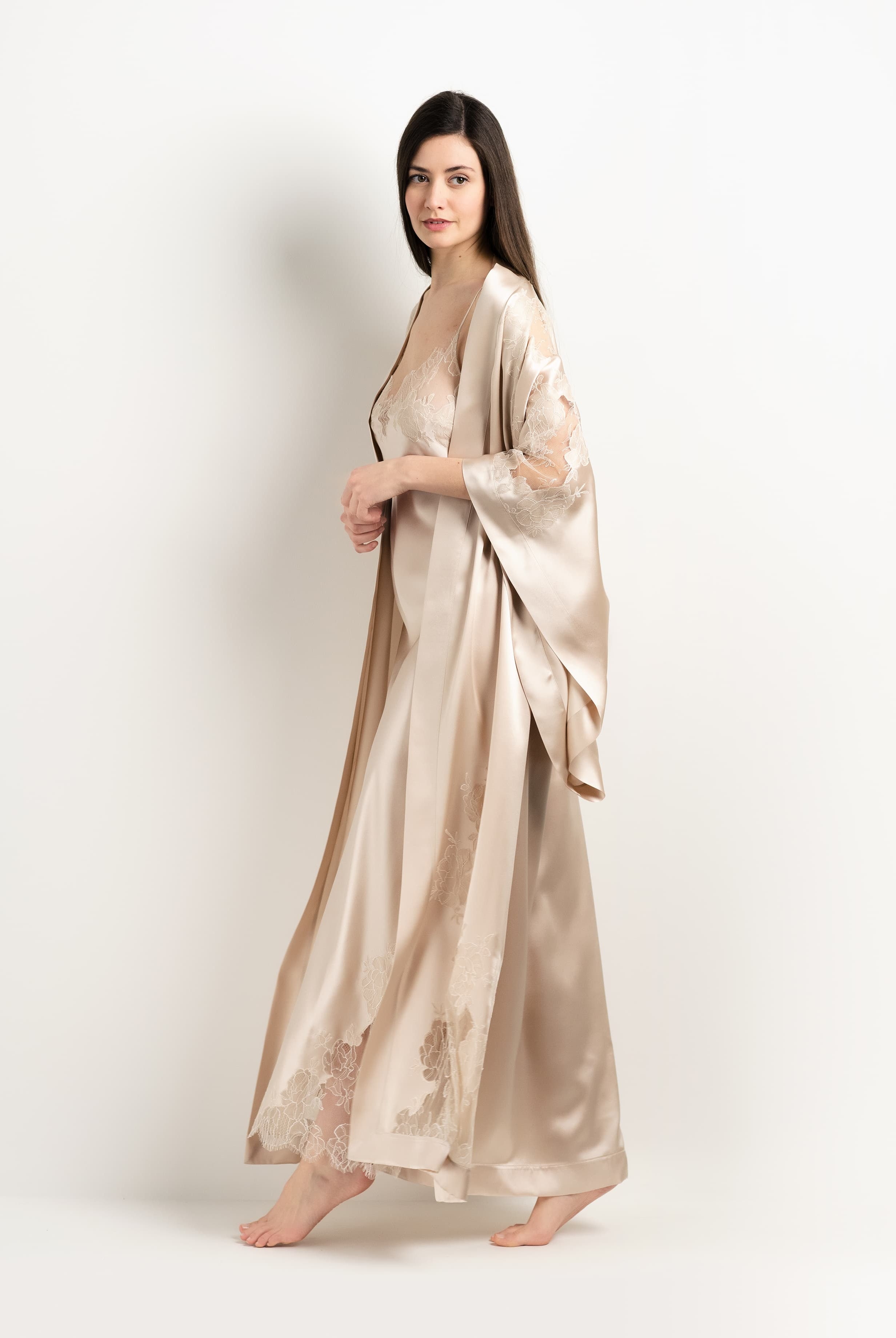 Discover the unique craftmanship of the belgian designer Carine Gilson in her atelier for the 2025 Winter collection with this Long Kimono Butterfly Sleeves in sand beige Silk with ivory lace