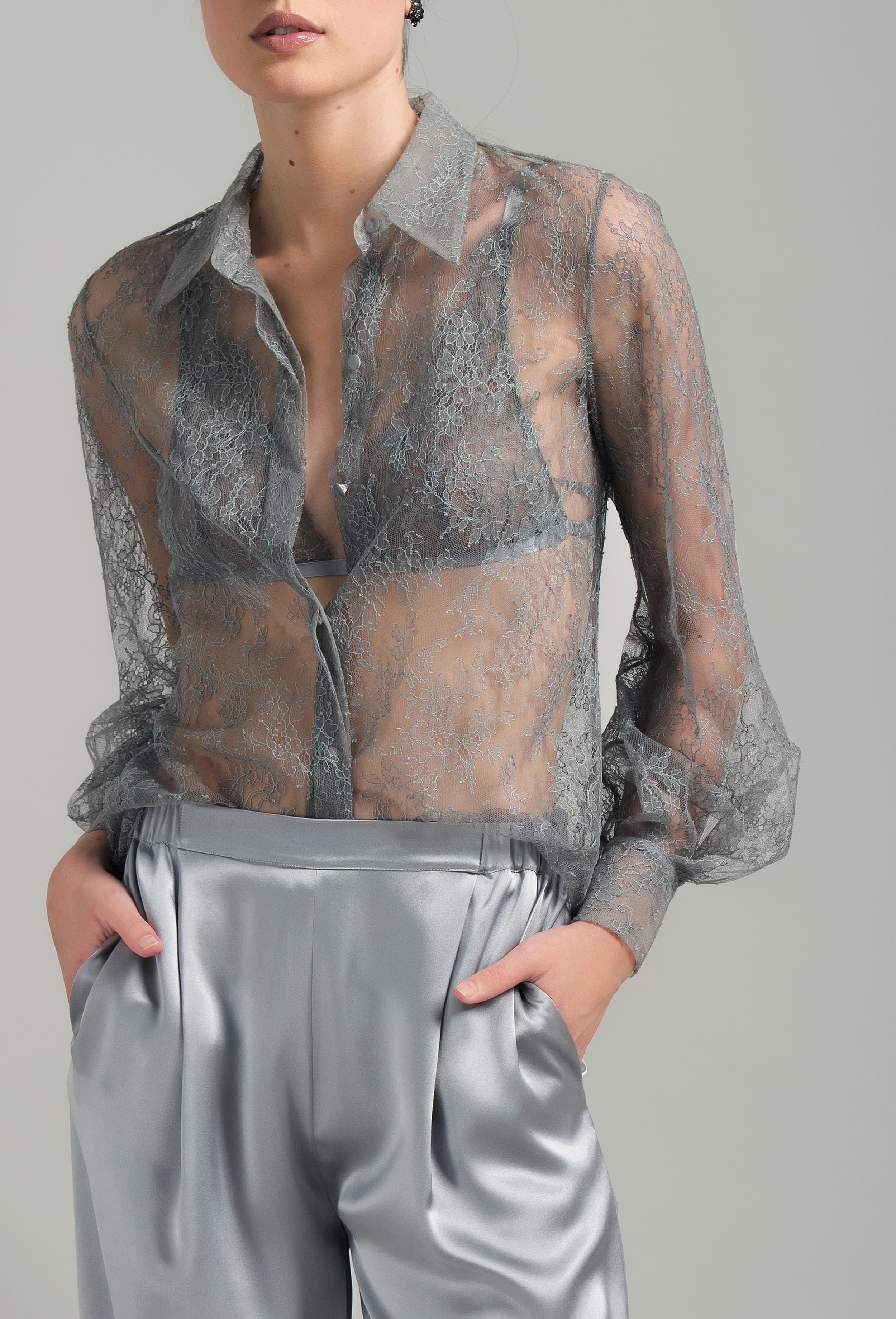 Discover the Hiver 2026-27 collection of lingerie couture from the house Carine Gilson with this Shirt With Balloon Sleeves in Grey lace
