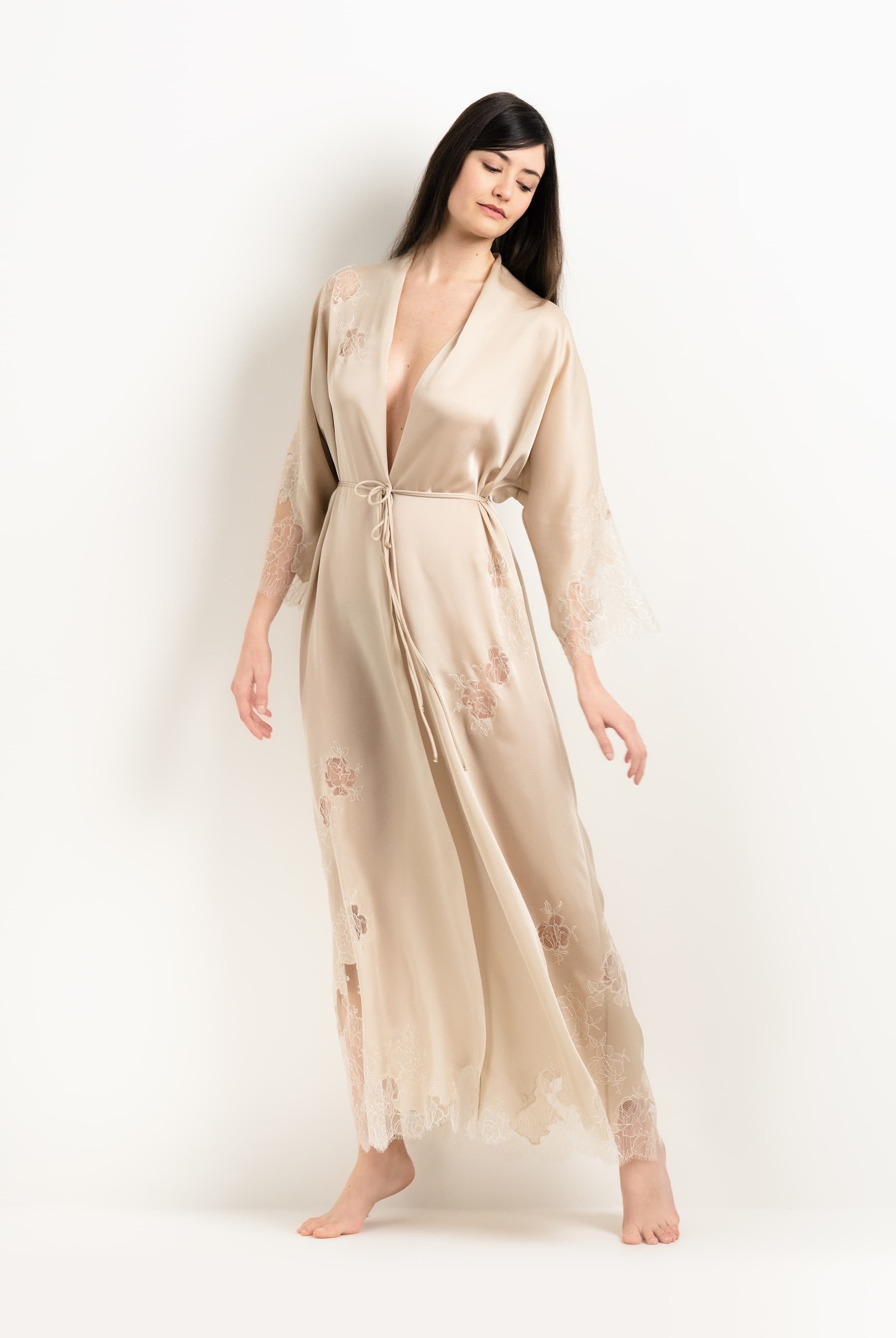 Made of silk and lace, explore the lingerie collection 2025 Winter from the house Carine Gilson with this Long Kimono Raglan Style in sand beige Silk with ivory lace