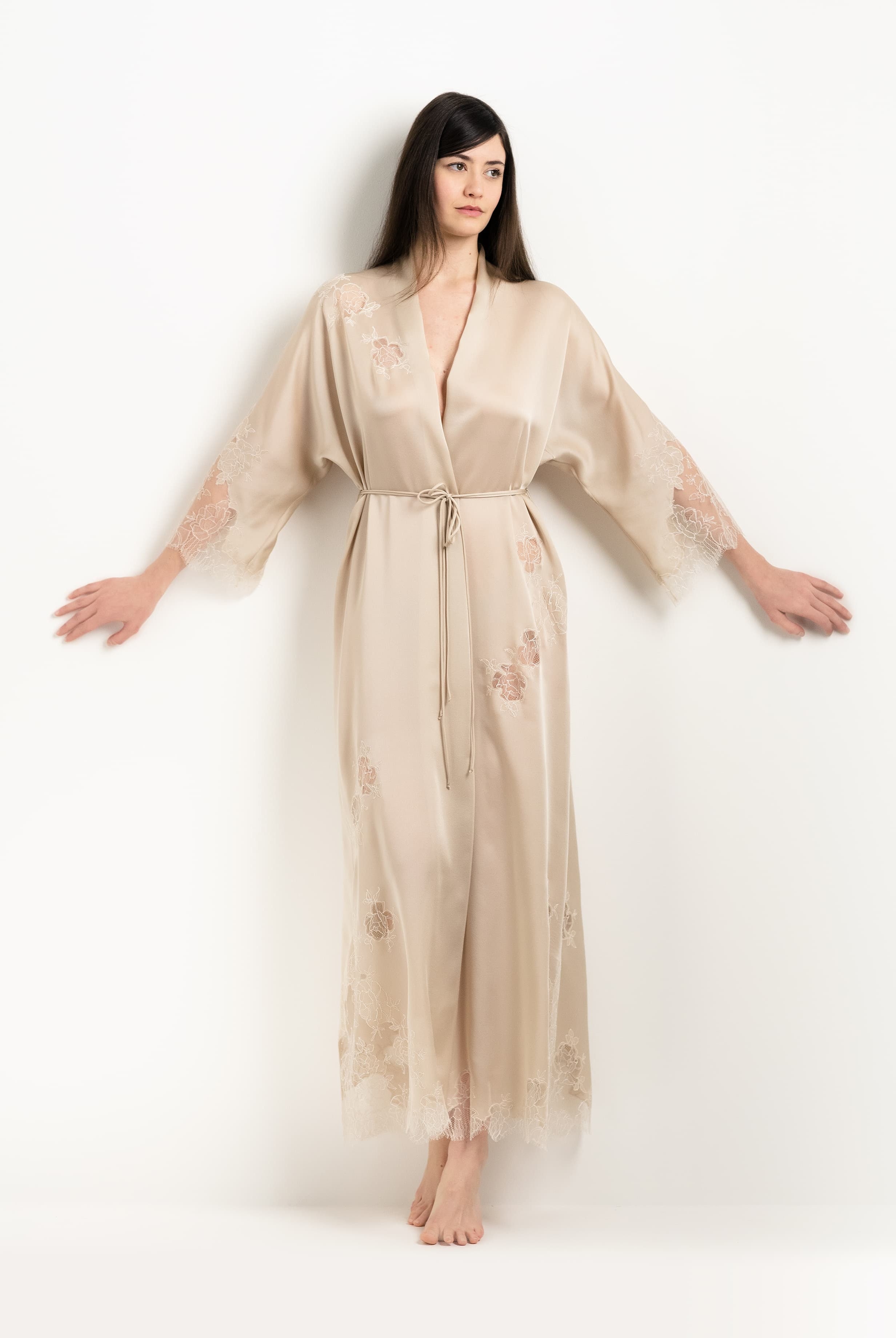 Made of silk and lace, explore the lingerie collection 2025 Winter from the house Carine Gilson with this Long Kimono Raglan Style in sand beige Silk with ivory lace