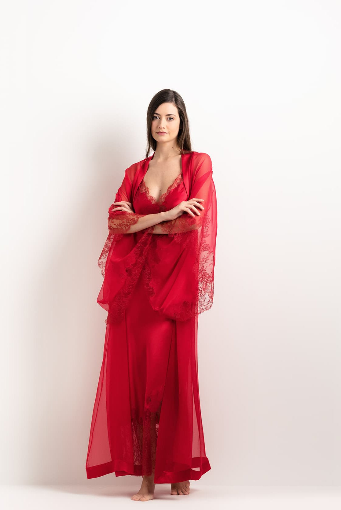 Enter Carine Gilson's world and the most beautiful silk lingerie with the 2025 summer collection with this Long Kimono Butterfly Sleeves in Flam red Silk with red lace