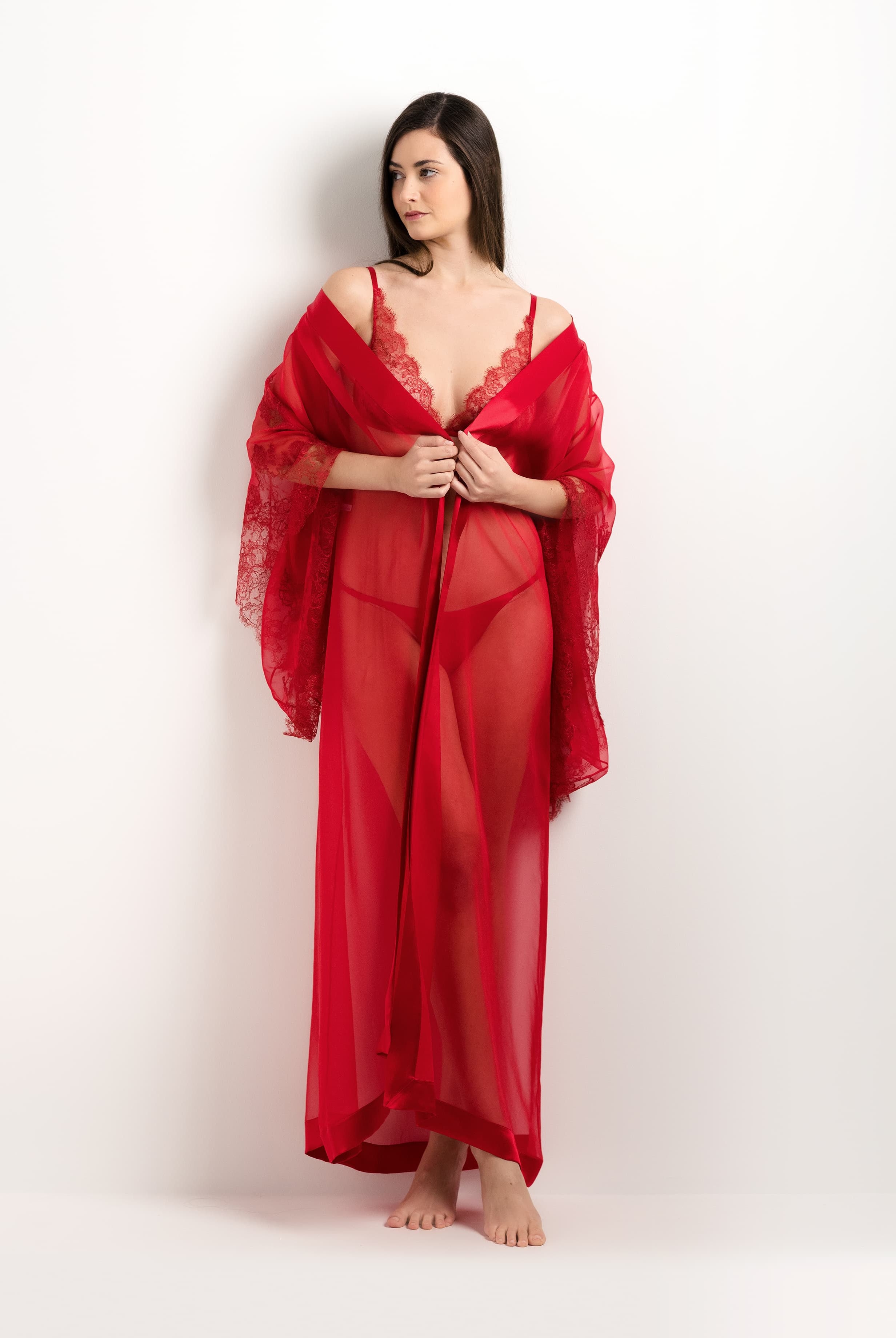 Enter Carine Gilson's world and the most beautiful silk lingerie with the 2025 summer collection with this Long Kimono Butterfly Sleeves in Flam red Silk with red lace