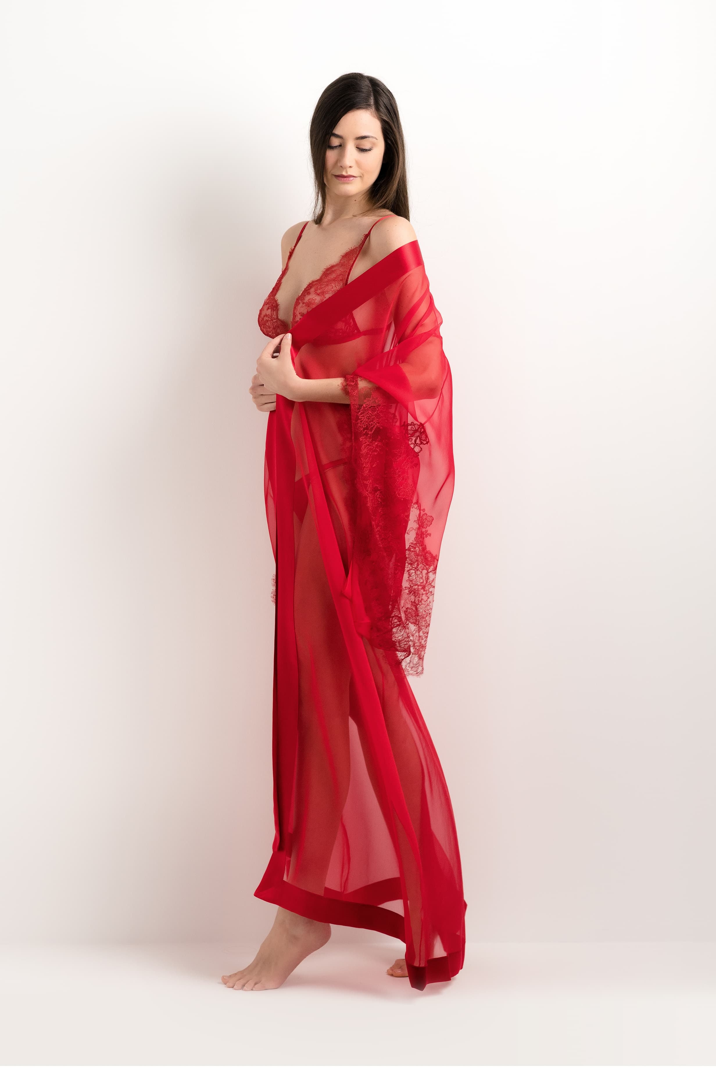 Enter Carine Gilson's world and the most beautiful silk lingerie with the 2025 summer collection with this Long Kimono Butterfly Sleeves in Flam red Silk with red lace