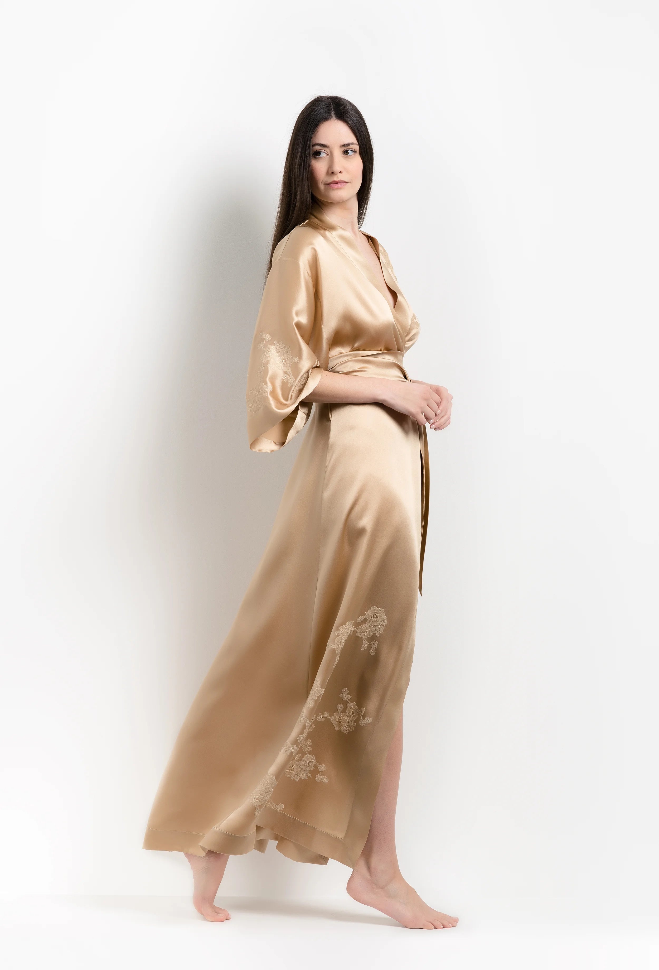 Be seduced by Carine Gilson most beautiful silk lingerie collection with this long kimono classic sleeves in mocha silk with mocha lace