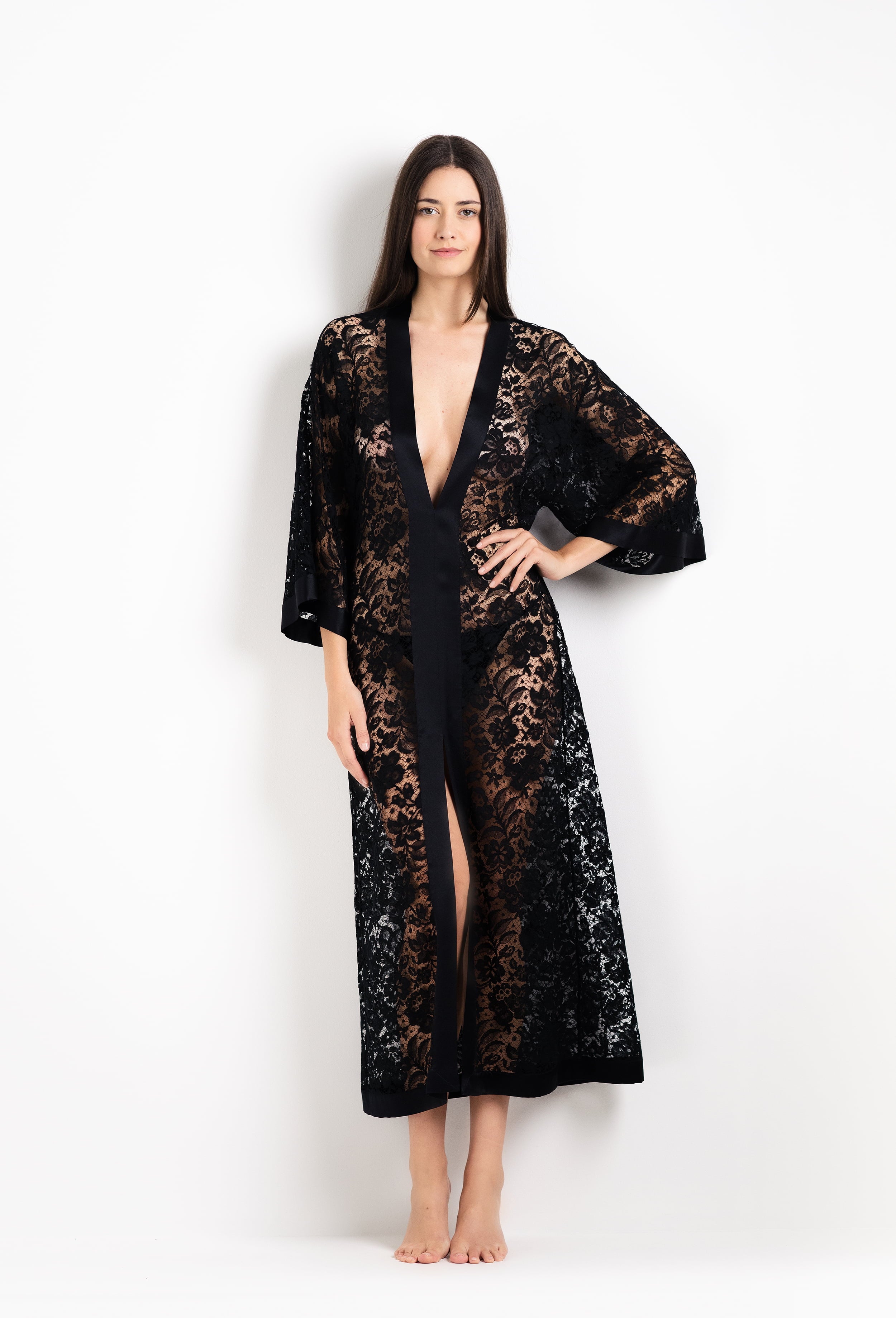 Discover the unique craftmanship of the belgian designer Carine Gilson in her atelier for the 2026 Cruise collection with this Long V Neck Kaftan in black Silk with black lace