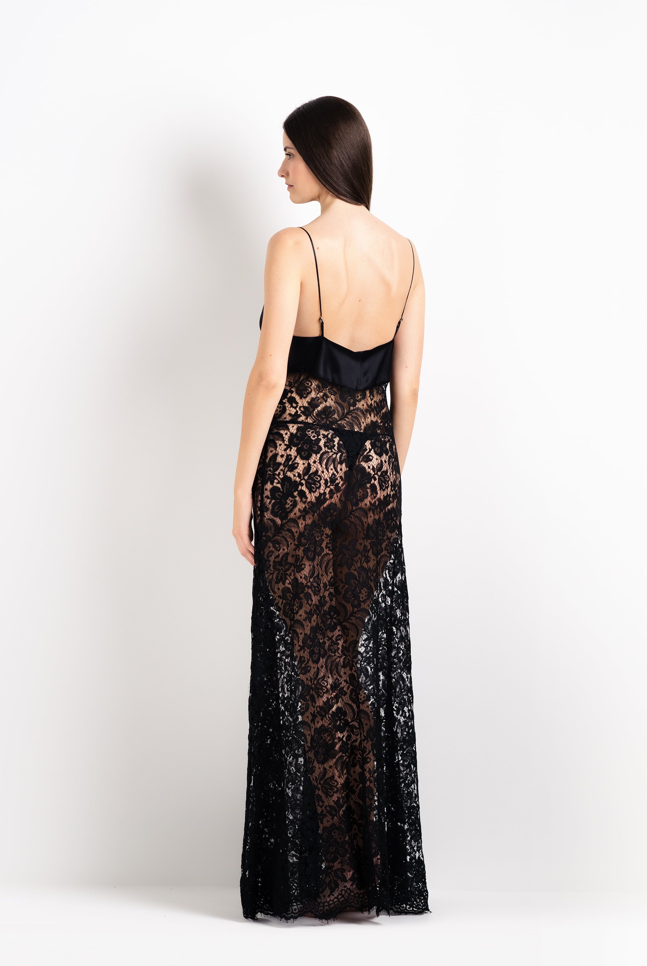Enjoy the 2026 Cruise collection of silk and lace couture from the house Carine Gilson with this Long Gown with Cup in black Silk with black lace