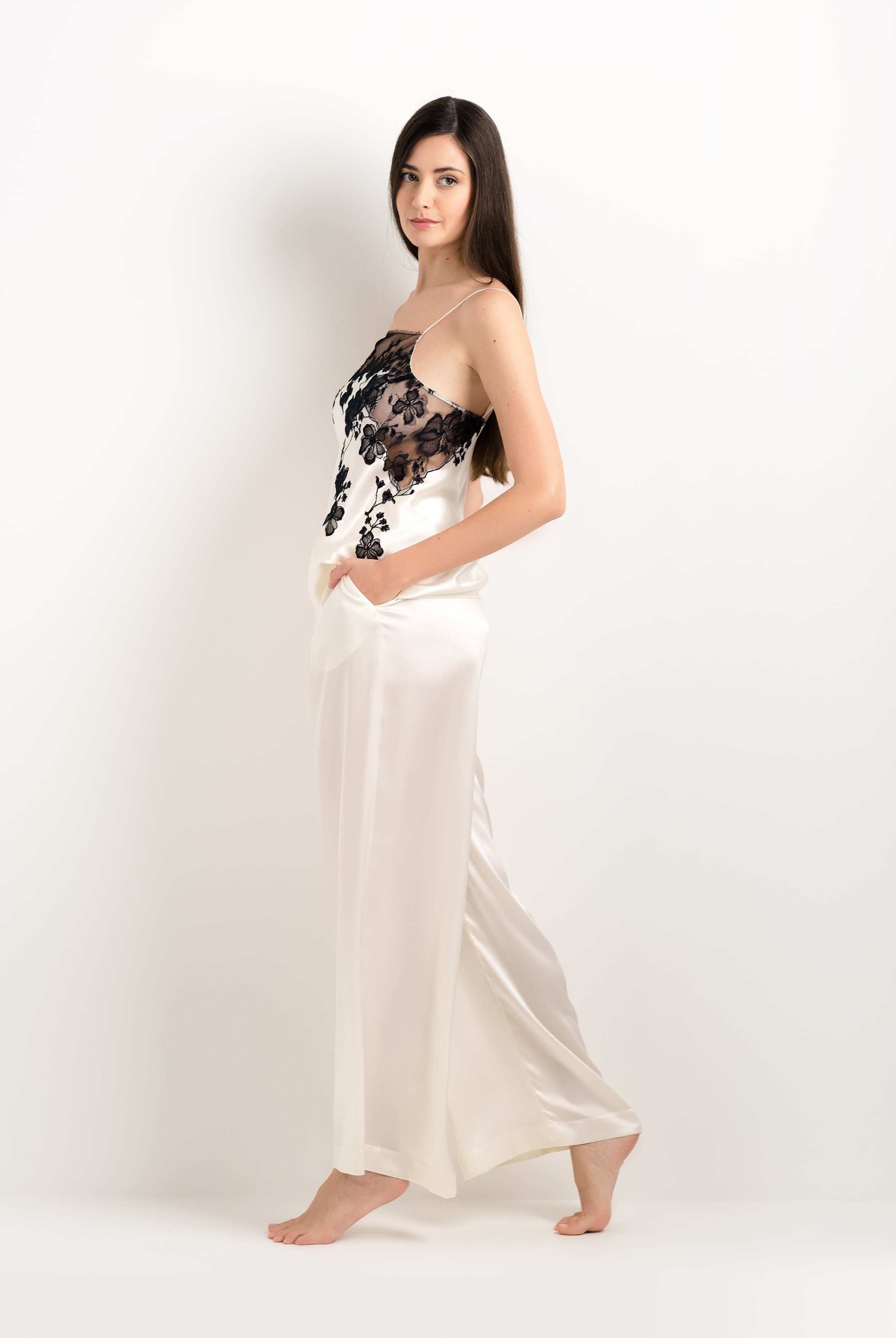 Enter Carine Gilson's world and the most beautiful silk lingerie with the 2025 cruise collection with this Wide Leg Pajama Pants in Pearl Silk