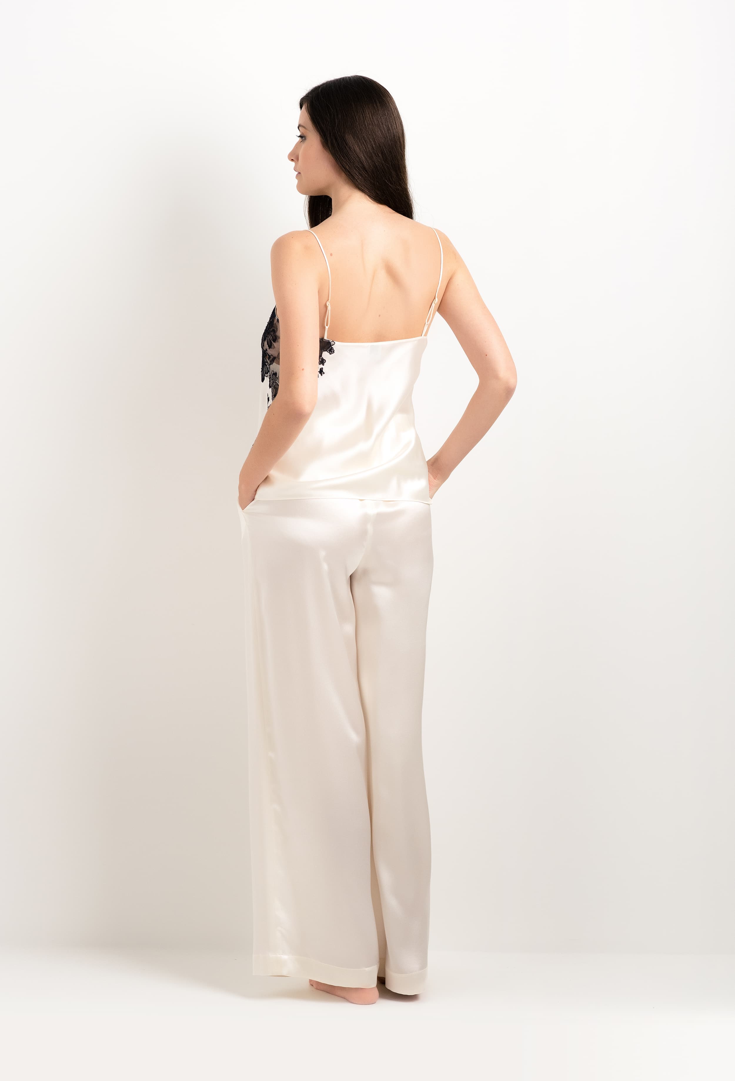 Enter Carine Gilson's world and the most beautiful silk lingerie with the 2025 cruise collection with this Wide Leg Pajama Pants in Pearl Silk