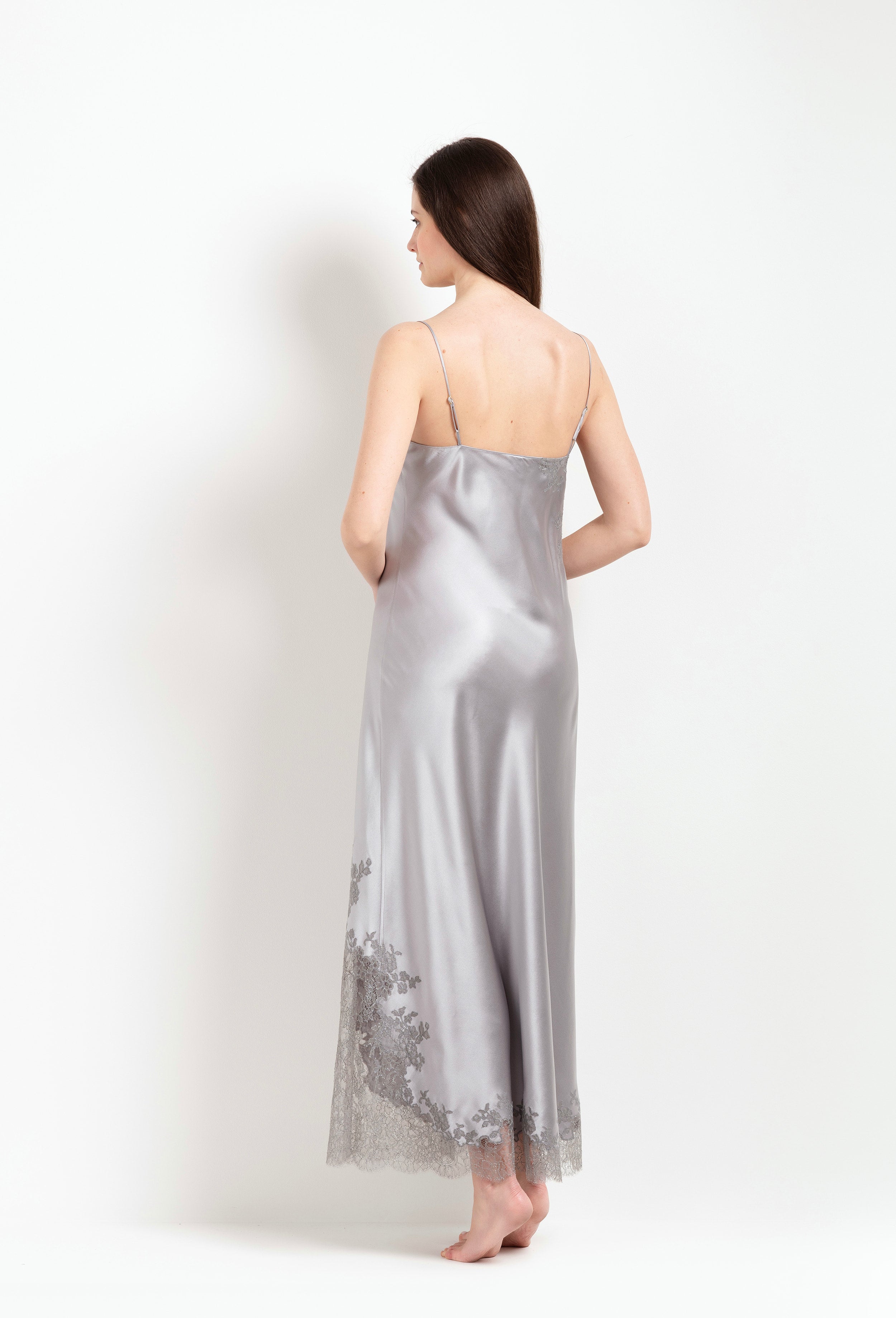 Discover the Hiver 2026-27 collection of lingerie couture from the house Carine Gilson with this Long Dress Straight Neckline in LeadGrey Silk with Grey lace