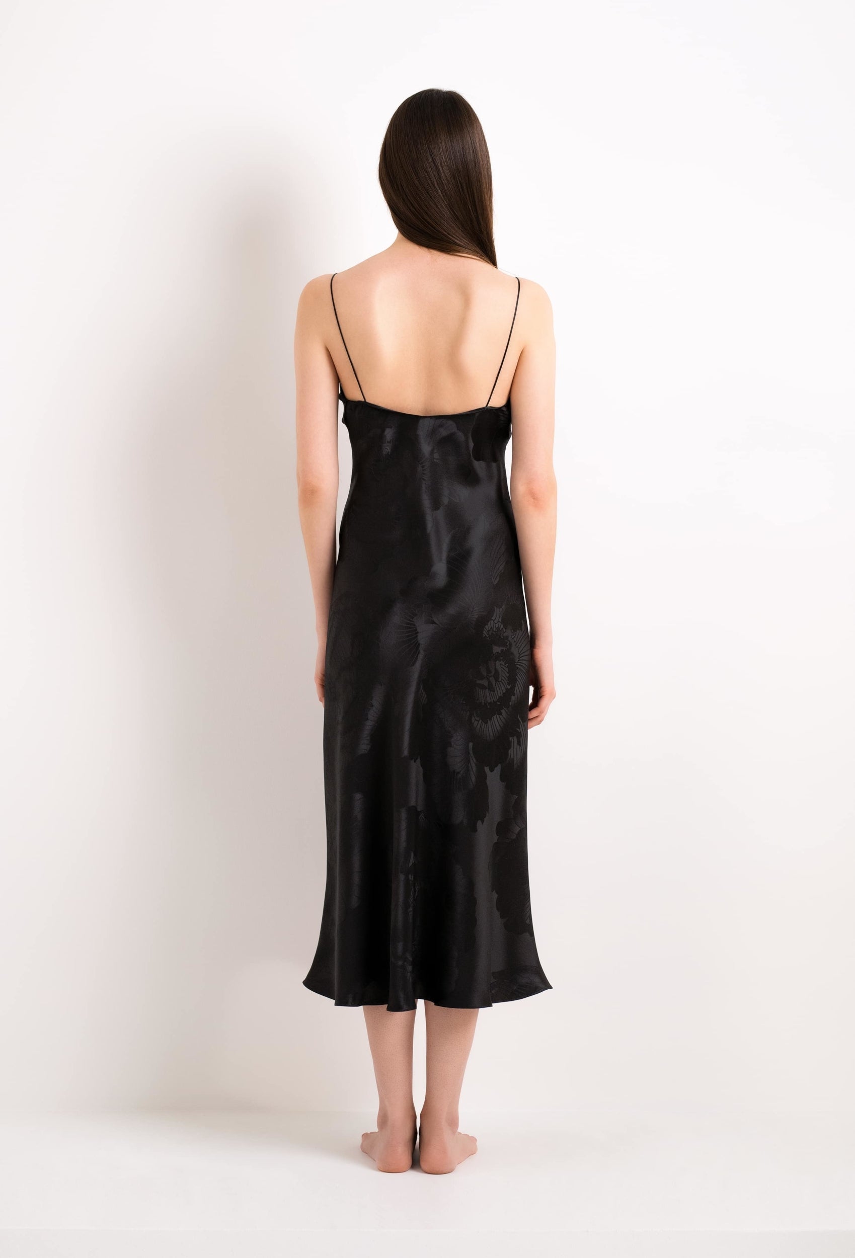 Explore the lingerie collection Winter 2022-23 from the house Carine Gilson with this Slip Dress V Neckline in black Silk