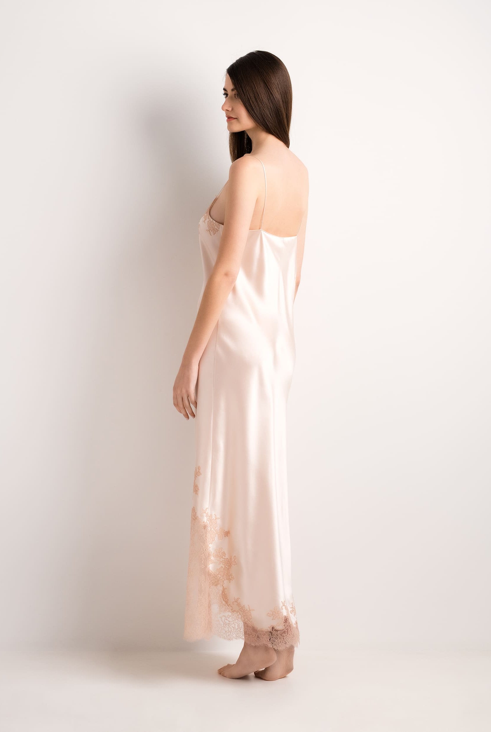 Explore the lingerie collection Summer 2022 from the house Carine Gilson with this Long Gown Straight Neckline in powder pink Silk with light rose lace