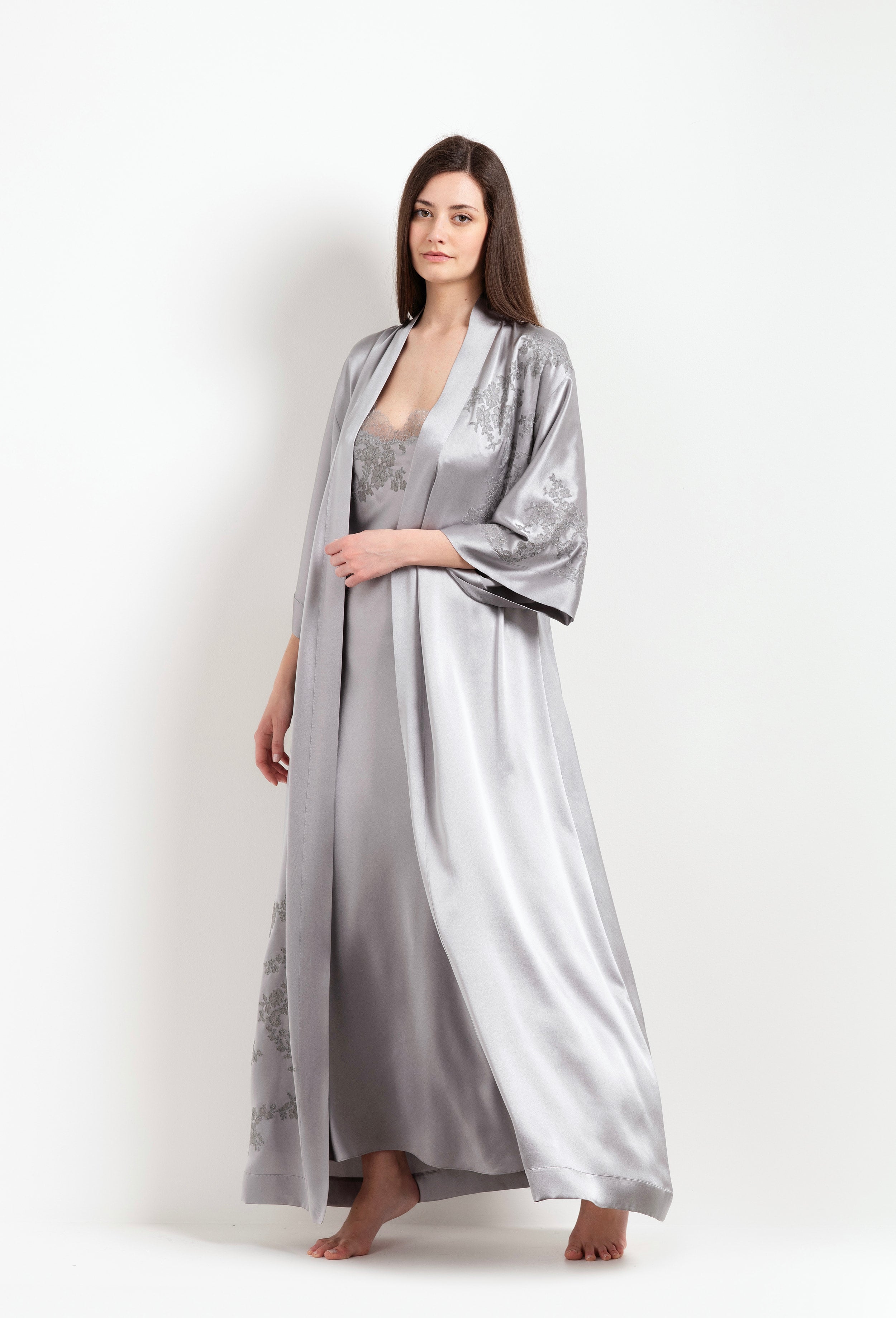 Enter Carine Gilson's world and the most beautiful silk lingerie with the Hiver 2026-27 collection with this Long Dress Classic Style in LeadGrey Silk with Grey lace