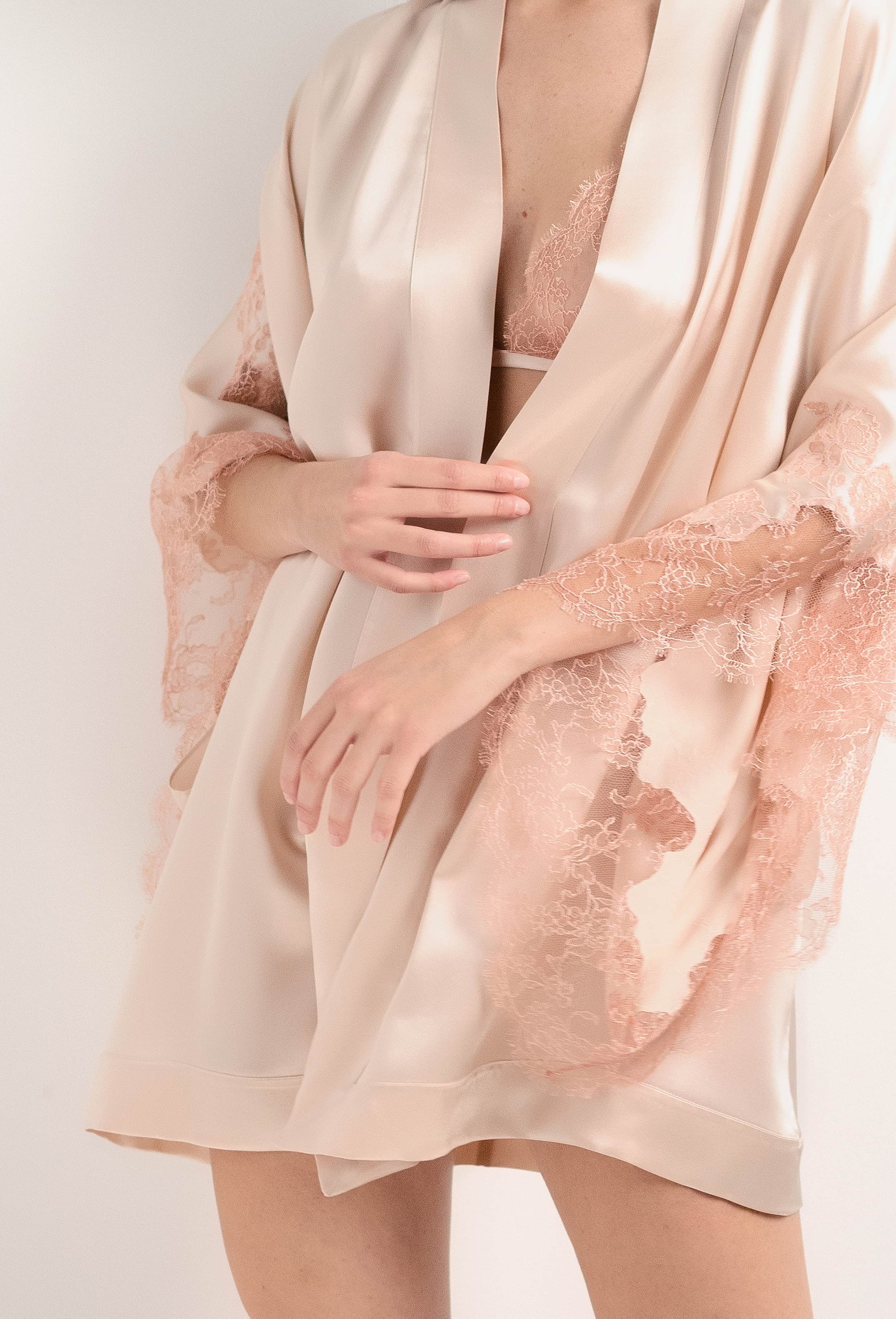 The 2025 Summer collection from the house Carine Gilson - The most beautiful couture lingerie to be discovered with this Short Kimono Butterfly Sleeves in powder pink Silk  with light rose lace