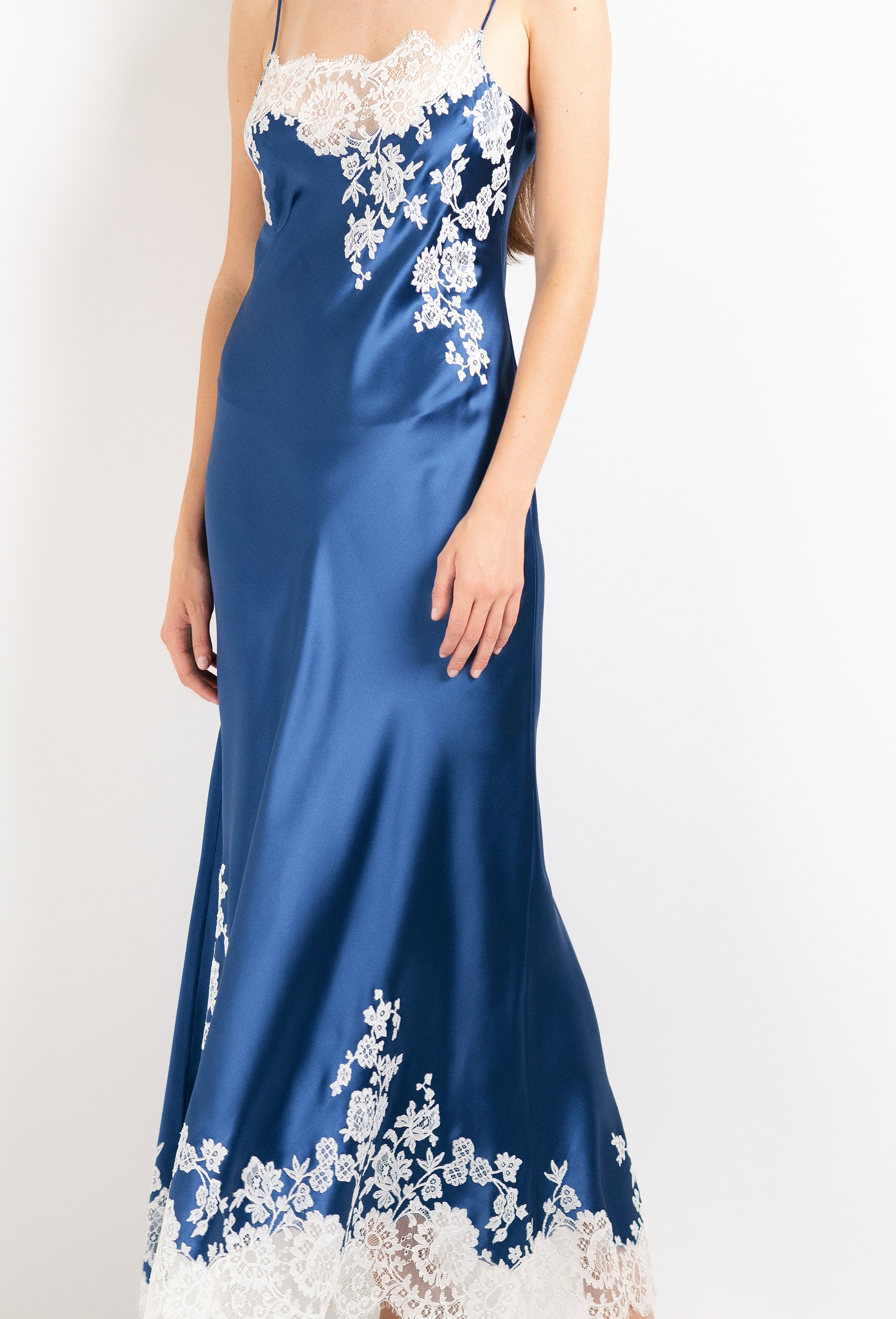 Enter Carine Gilson's world and the most beautiful silk and lace Cruise collection with this Long Gown Straight Neckline in Azur Silk with Natural lace