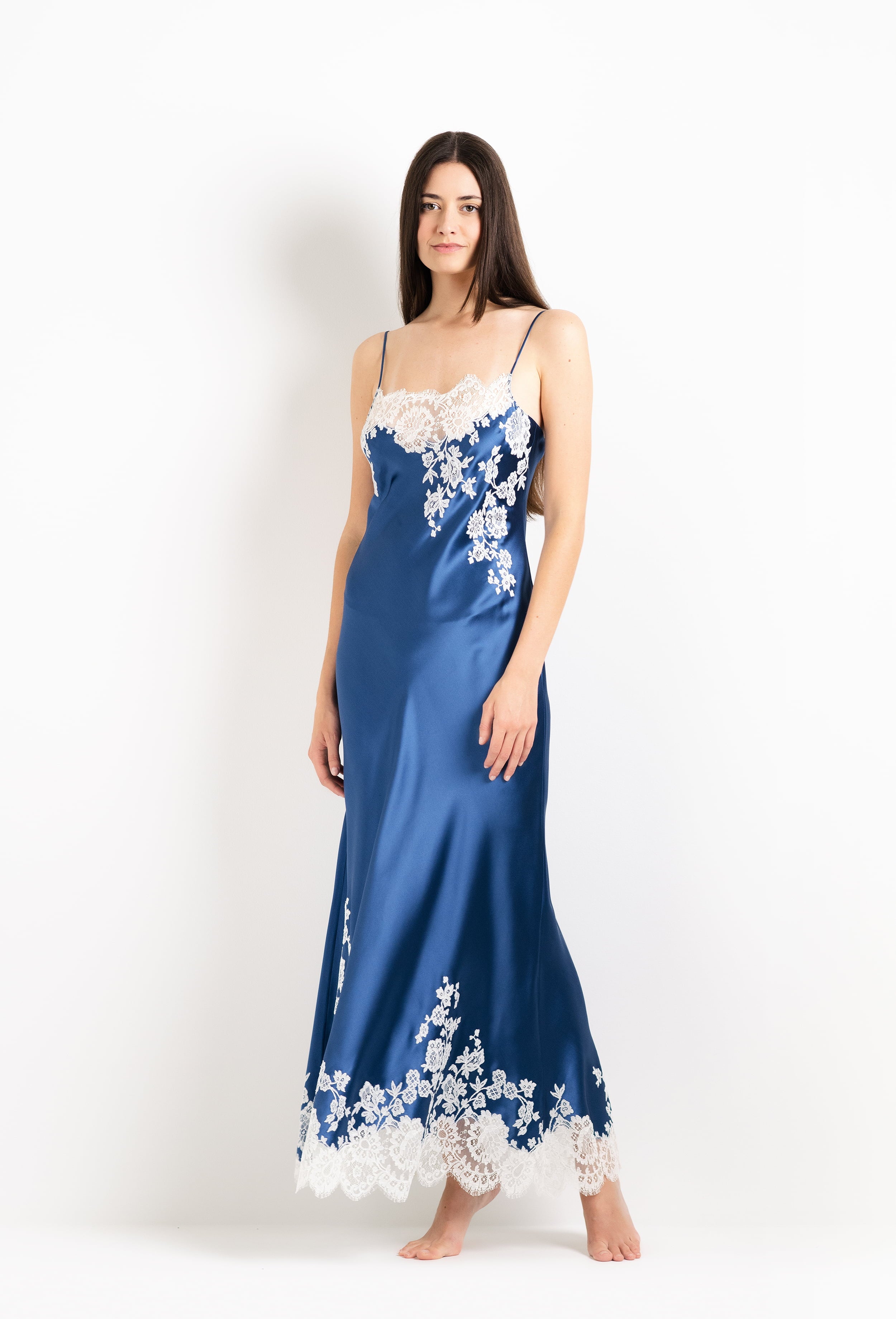 Enter Carine Gilson's world and the most beautiful silk and lace Cruise collection with this Long Gown Straight Neckline in Azur Silk with Natural lace