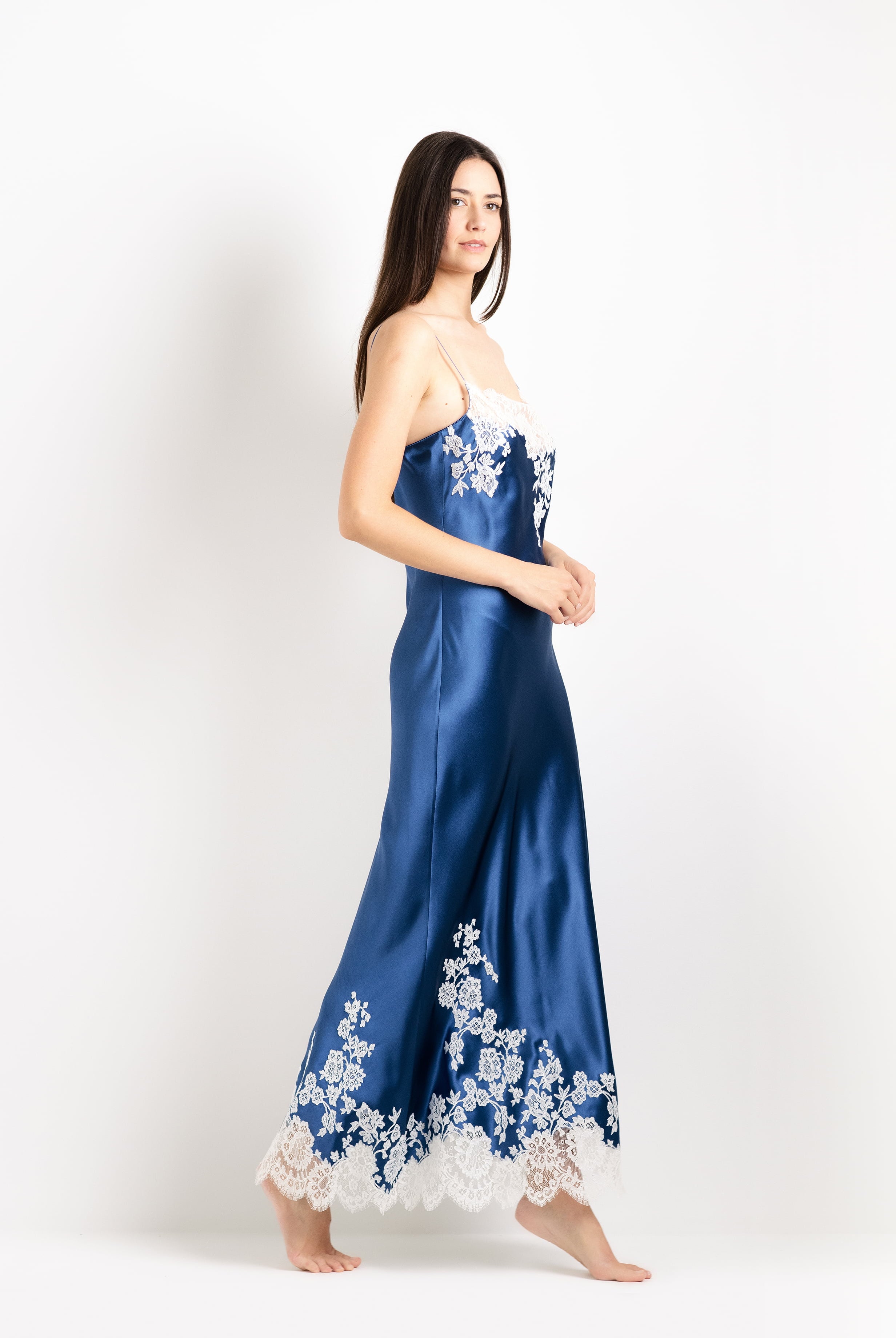 Enter Carine Gilson's world and the most beautiful silk and lace Cruise collection with this Long Gown Straight Neckline in Azur Silk with Natural lace