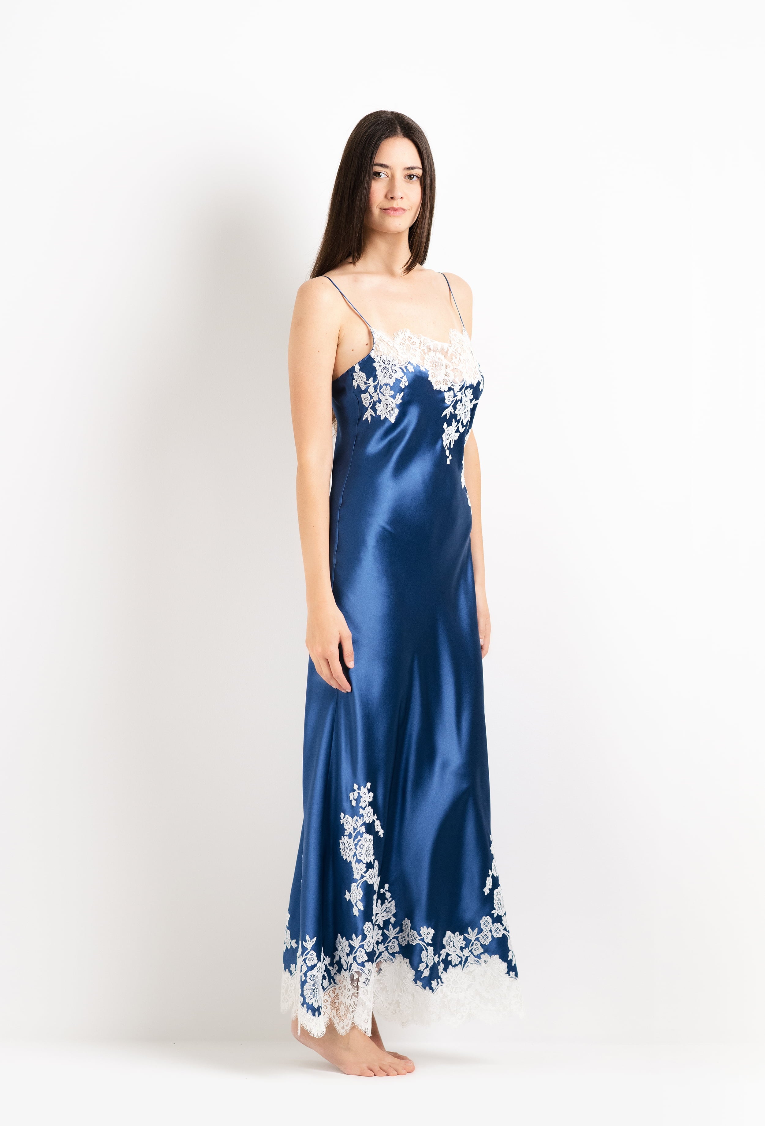 Enter Carine Gilson's world and the most beautiful silk and lace Cruise collection with this Long Gown Straight Neckline in Azur Silk with Natural lace