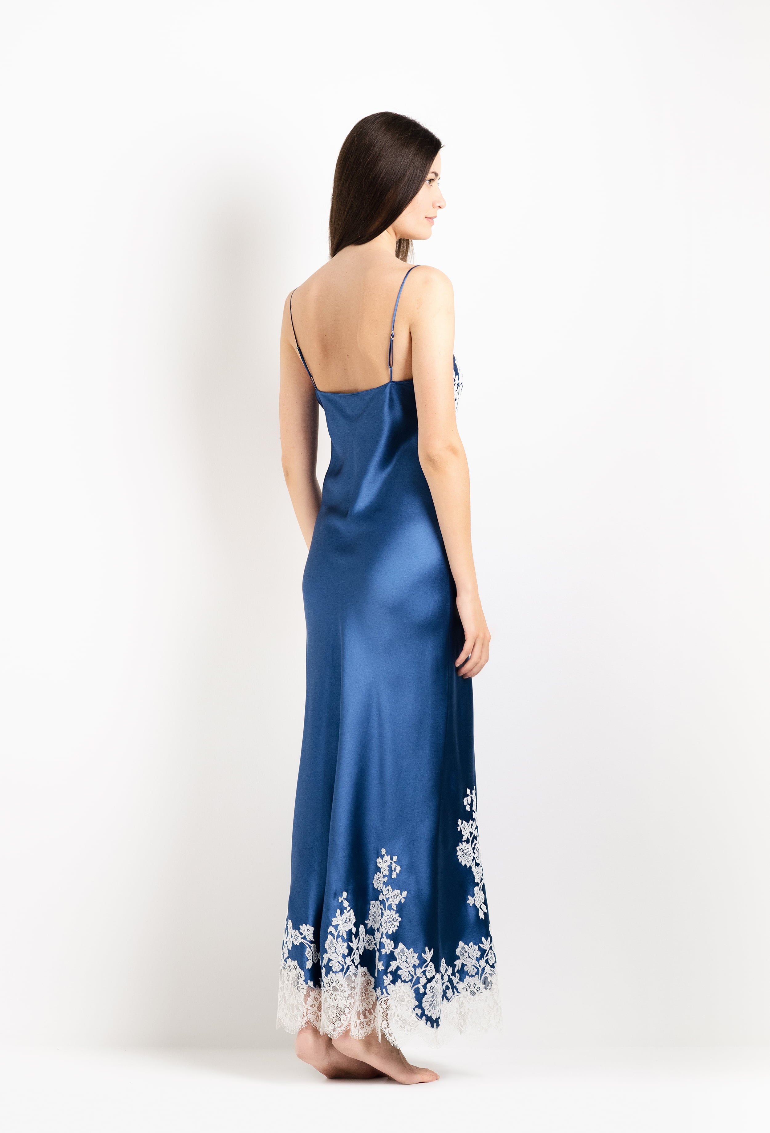 Enter Carine Gilson's world and the most beautiful silk and lace Cruise collection with this Long Gown Straight Neckline in Azur Silk with Natural lace
