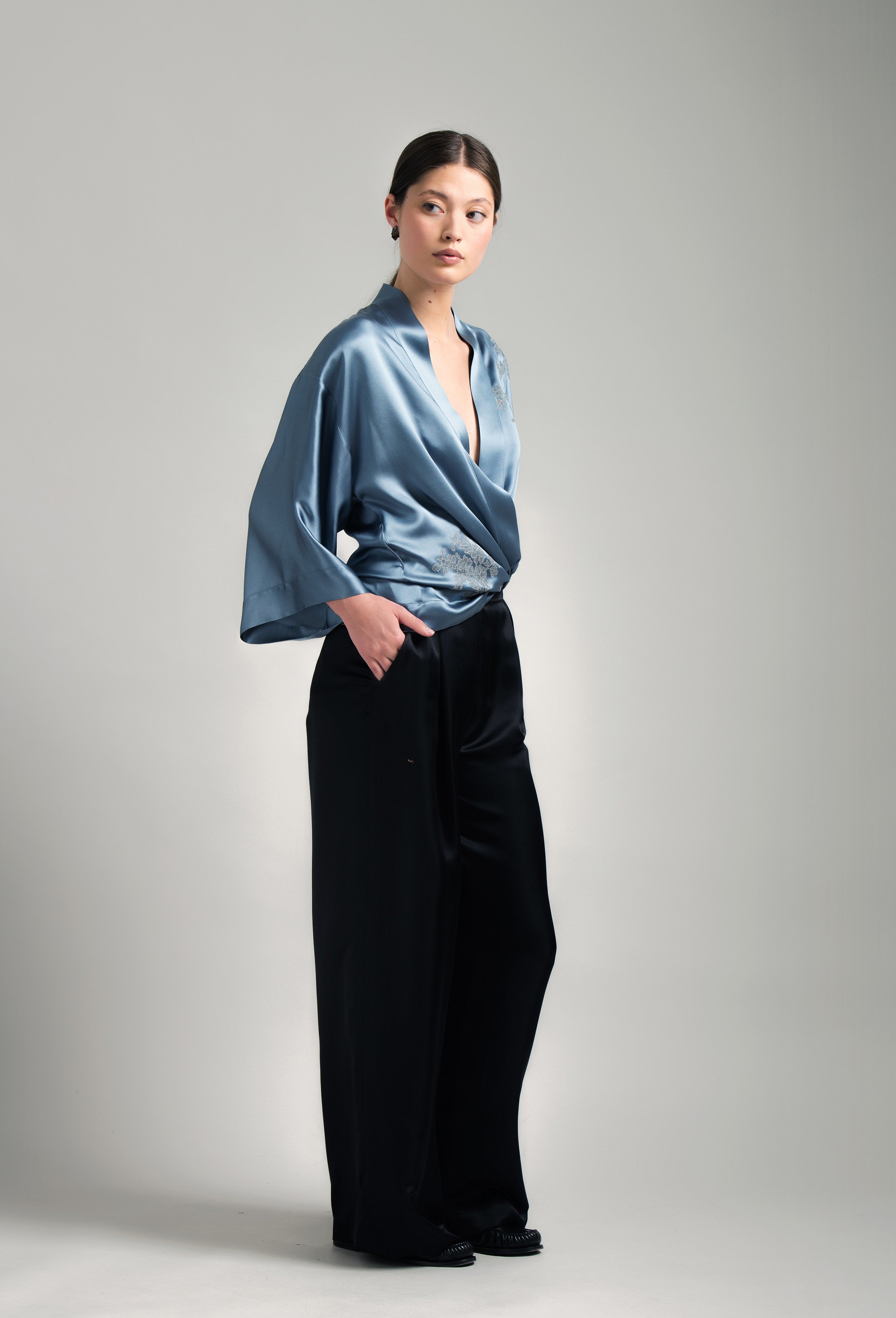 Be seduced by Carine Gilson most beautiful silk lingerie collection with this Short Kimono Classic Sleeves in Blue stone Silk with Grey lace