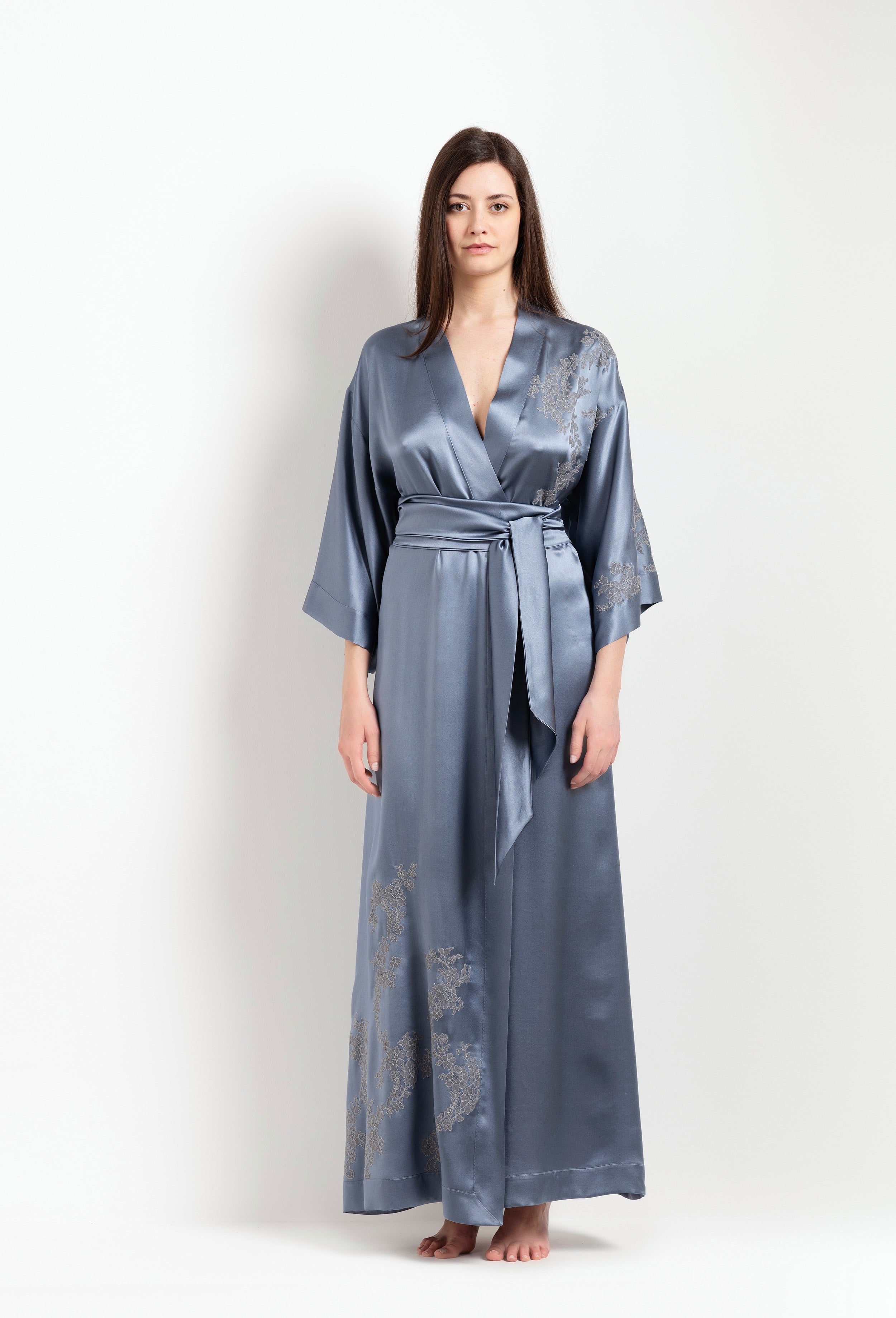 Discover the unique craftmanship of the belgian designer Carine Gilson in her atelier for the Hiver 2026-27 collection with this Long Kimono Classic Sleeves in Blue stone Silk with Grey lace