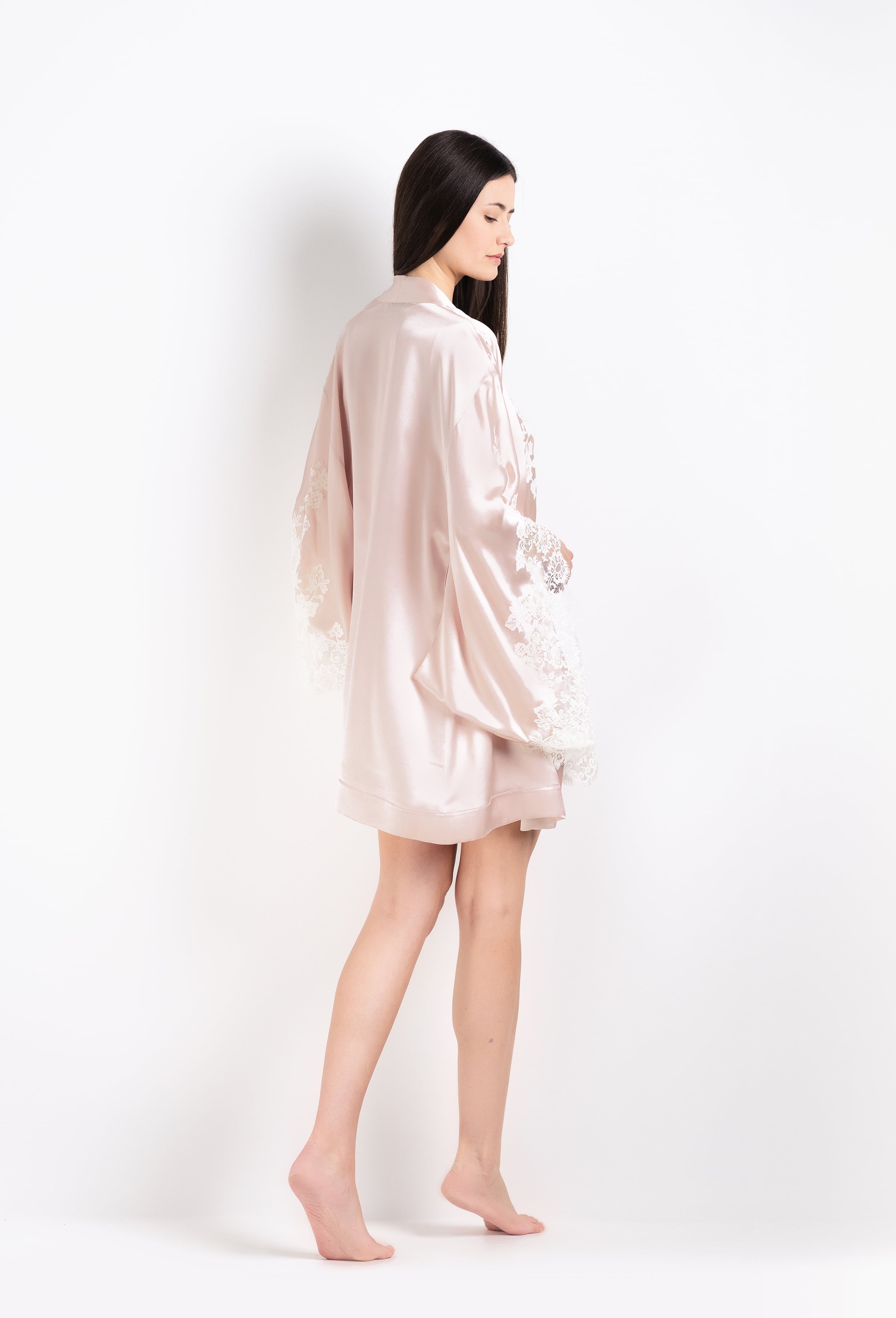 Discover the 2026 Cruise collection of lingerie couture from the house Carine Gilson with this short kimono butterfly sleeves in silverpink silk with natural lace