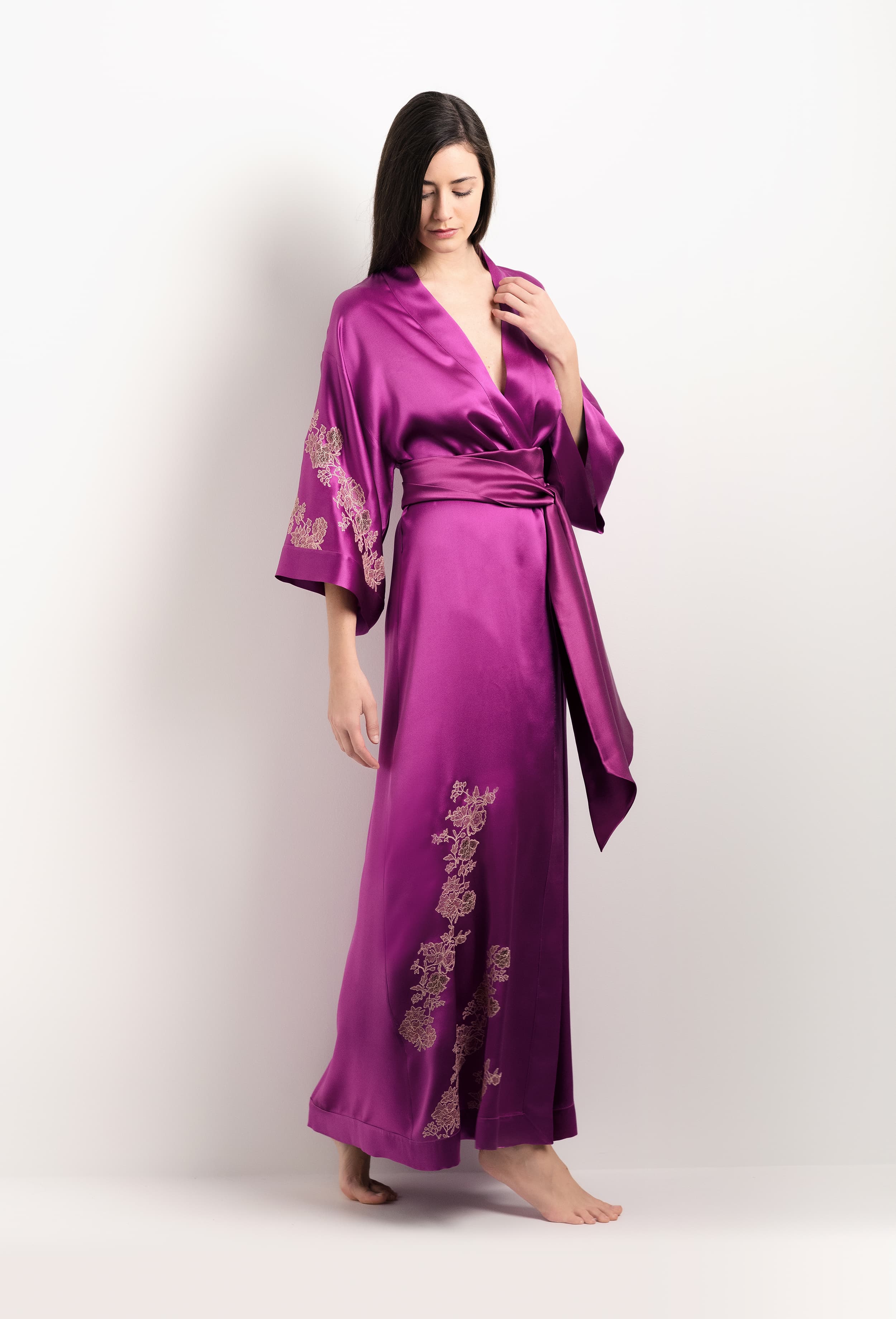 Enter Carine Gilson's world and the most beautiful silk lingerie with the 2025 Summer collection with this Long Kimono Classic Sleeves in Cassis Silk  with light rose lace