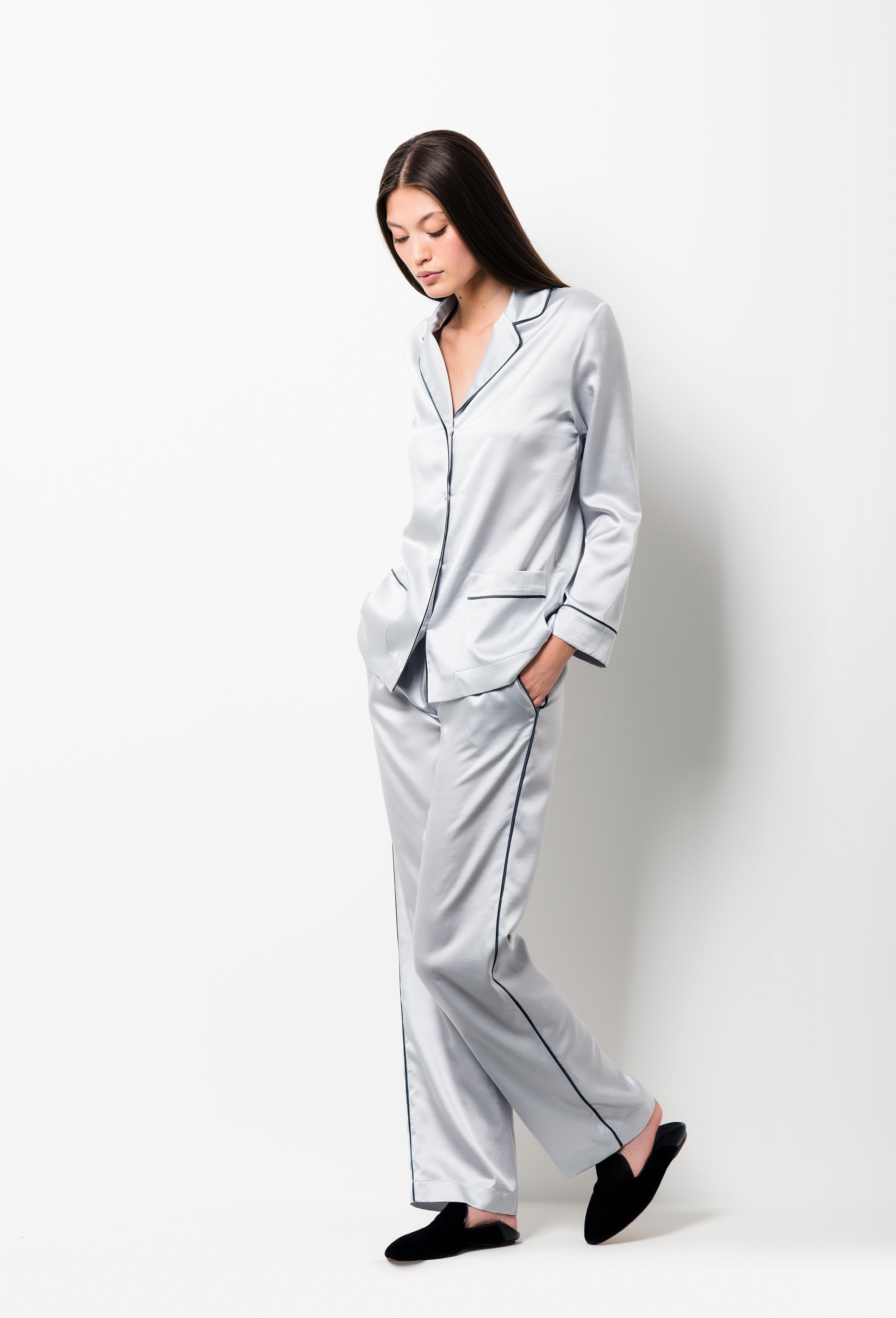 Be seduced by Carine Gilson most beautiful loungewear collection with this Pajama Top in Silver grey with contrast details