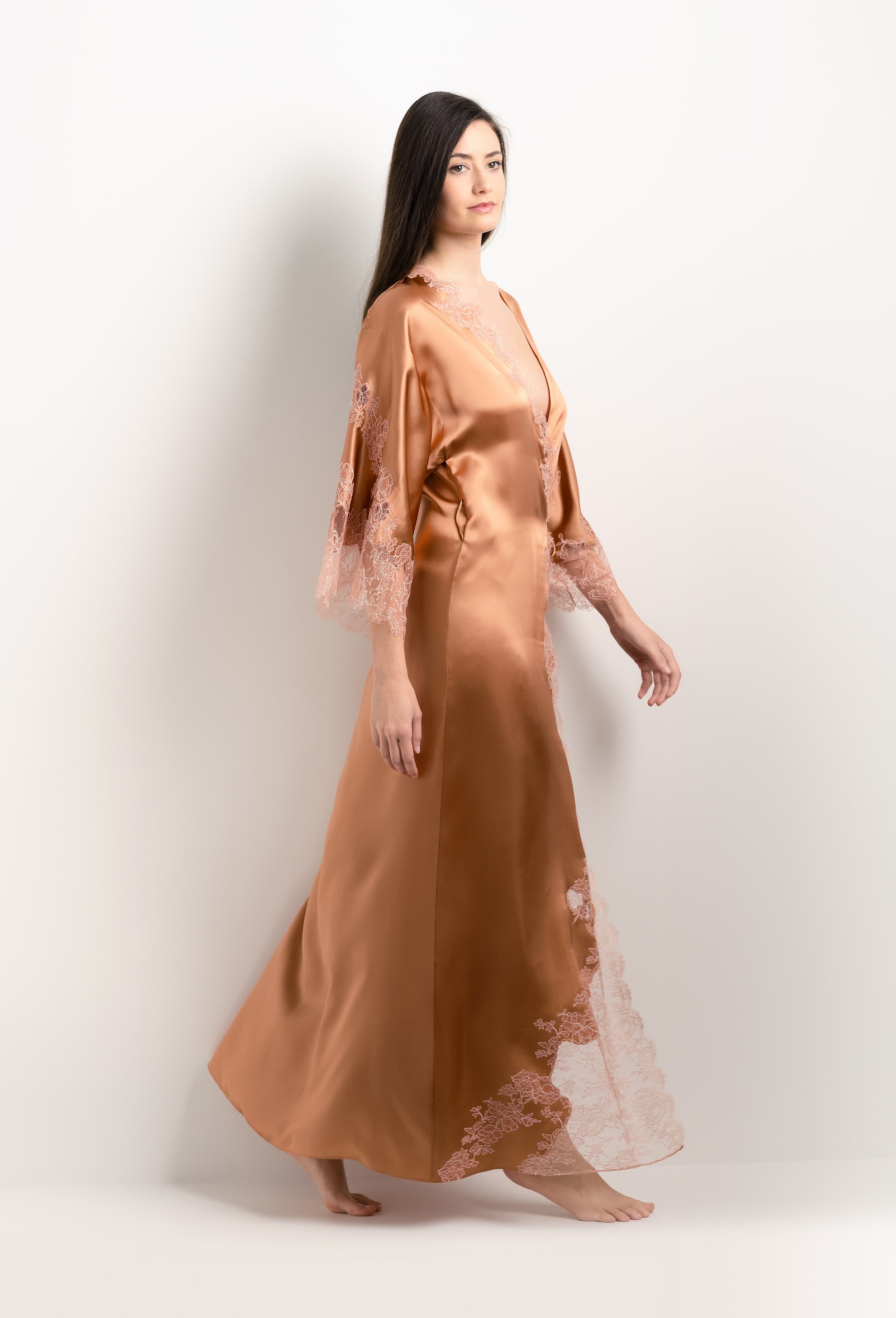 Discover the 2025 Summer collection of lingerie couture from the house Carine Gilson with this Long Kimono Classic Sleeves in Sahara tan Silk  with light rose lace