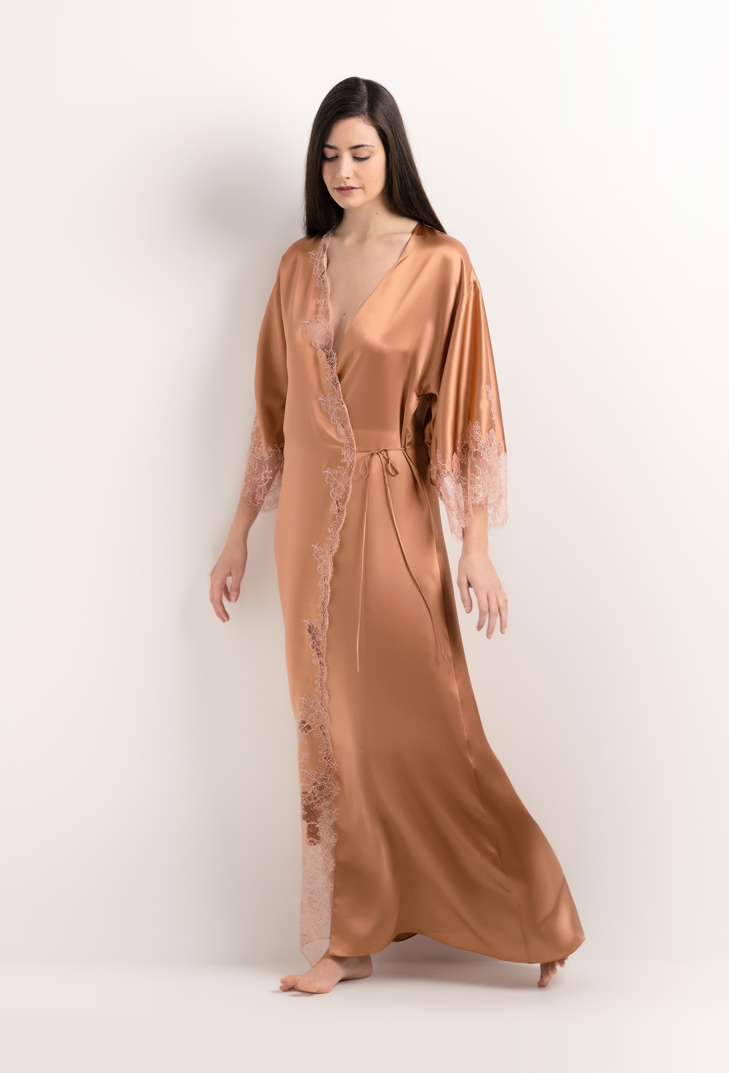 Discover the 2025 Summer collection of lingerie couture from the house Carine Gilson with this Long Kimono Classic Sleeves in Sahara tan Silk  with light rose lace