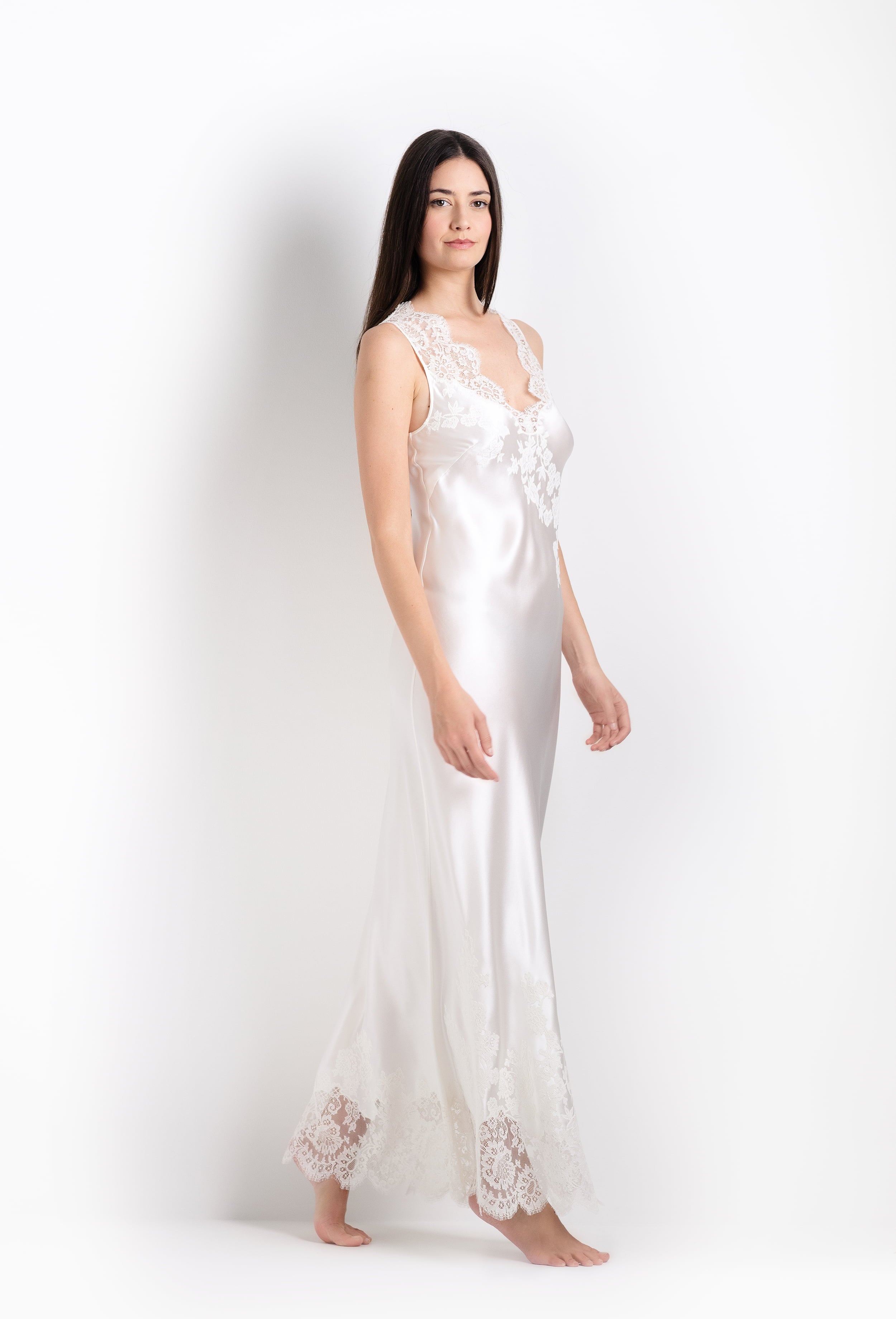 Be seduced by Carine Gilson most beautiful silk collection with this long silk dress v neckline in natural silk with natural lace.