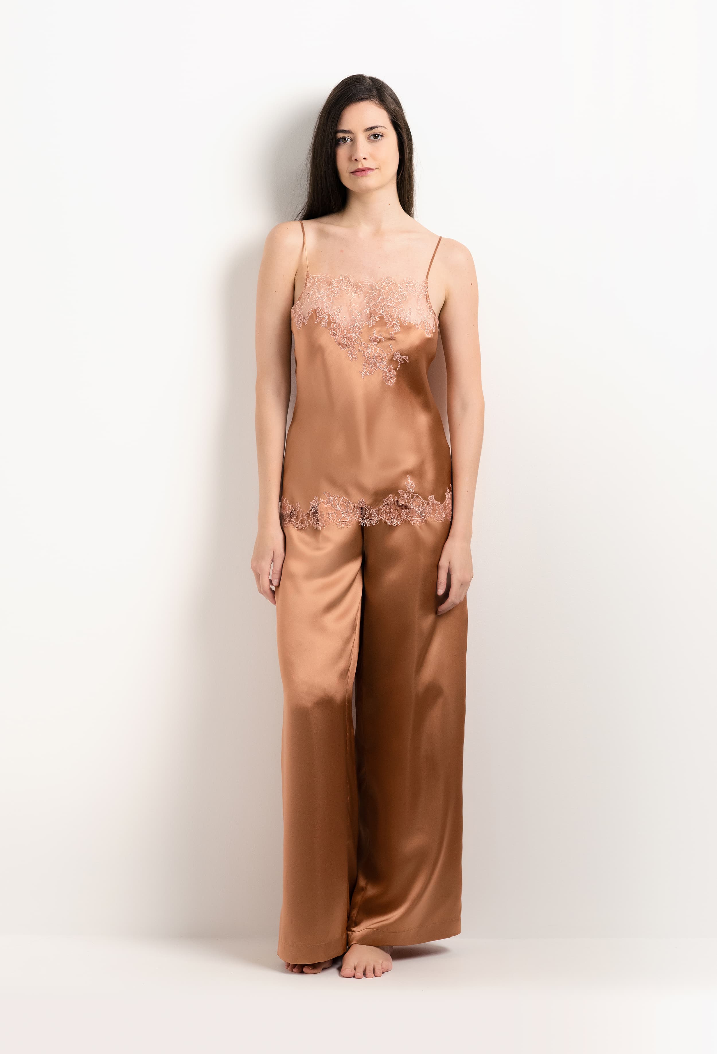 Discover the unique craftmanship of the belgian designer Carine Gilson in her atelier for the 2025 Summer collection with this Camisole Straight Neckline in Sahara tan Silk  with light rose lace