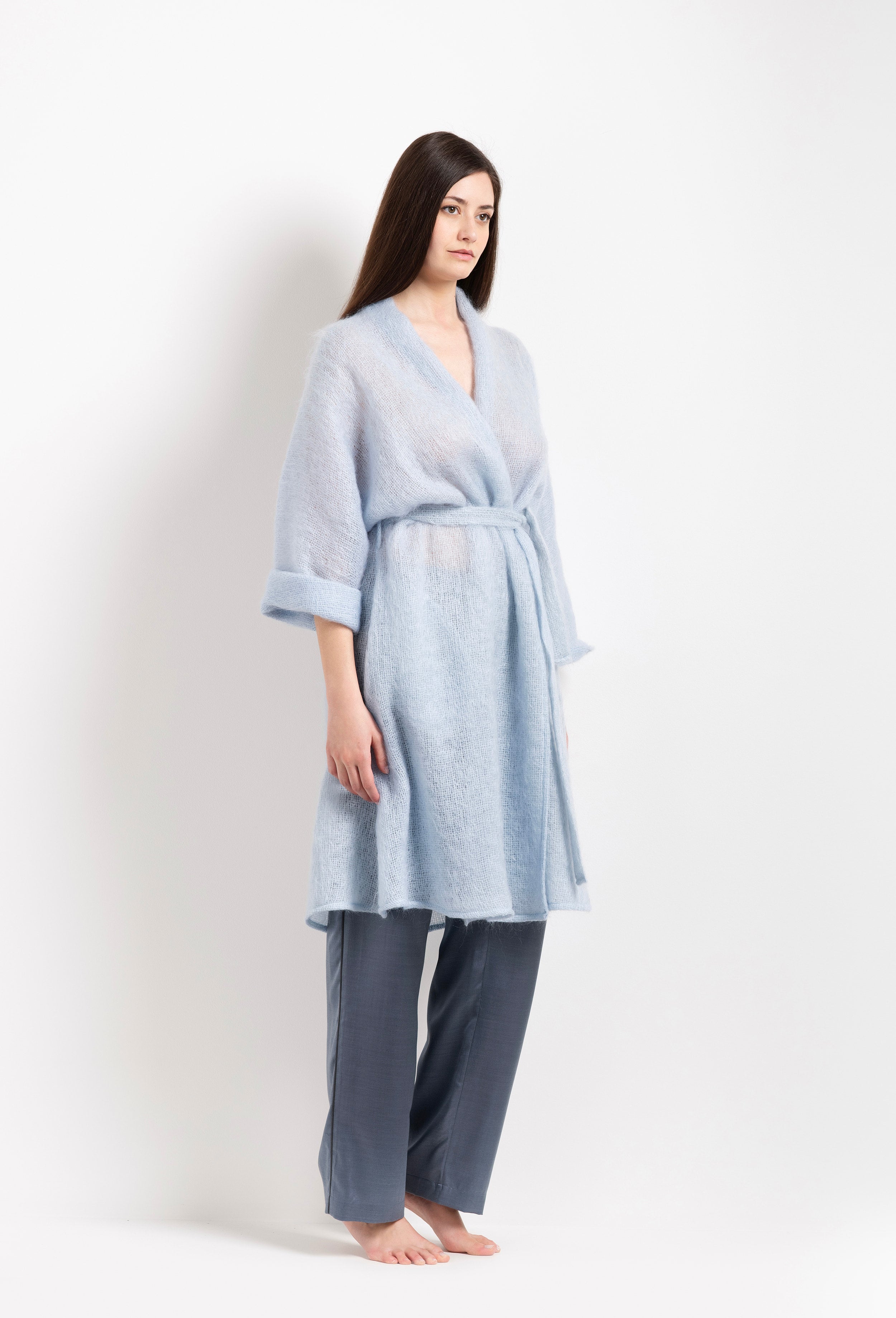 Made of mohair, explore the loungewear collection Winter 2026-27 from the house Carine Gilson with this Raglan Jacket in Blue tweed