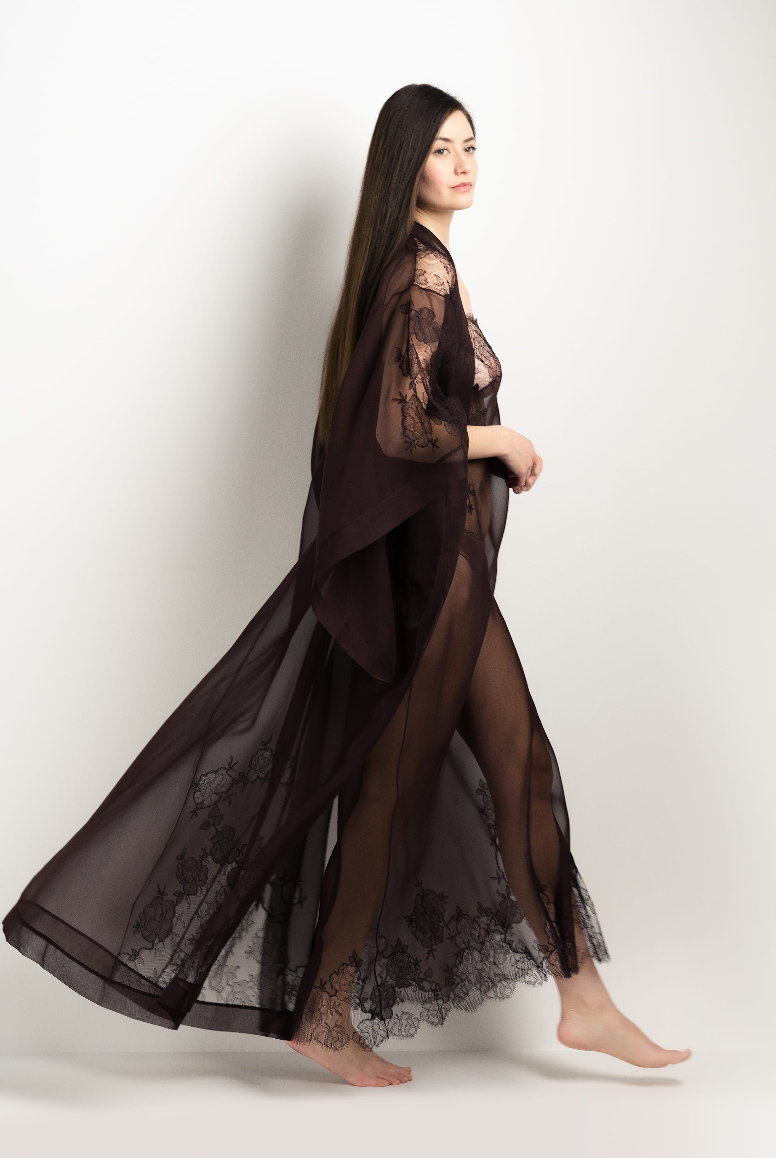Discover the 2025 Winter collection of lingerie couture from the house Carine Gilson with this Long Kimono Butterfly Sleeves in Ebony Silk with Ebony lace