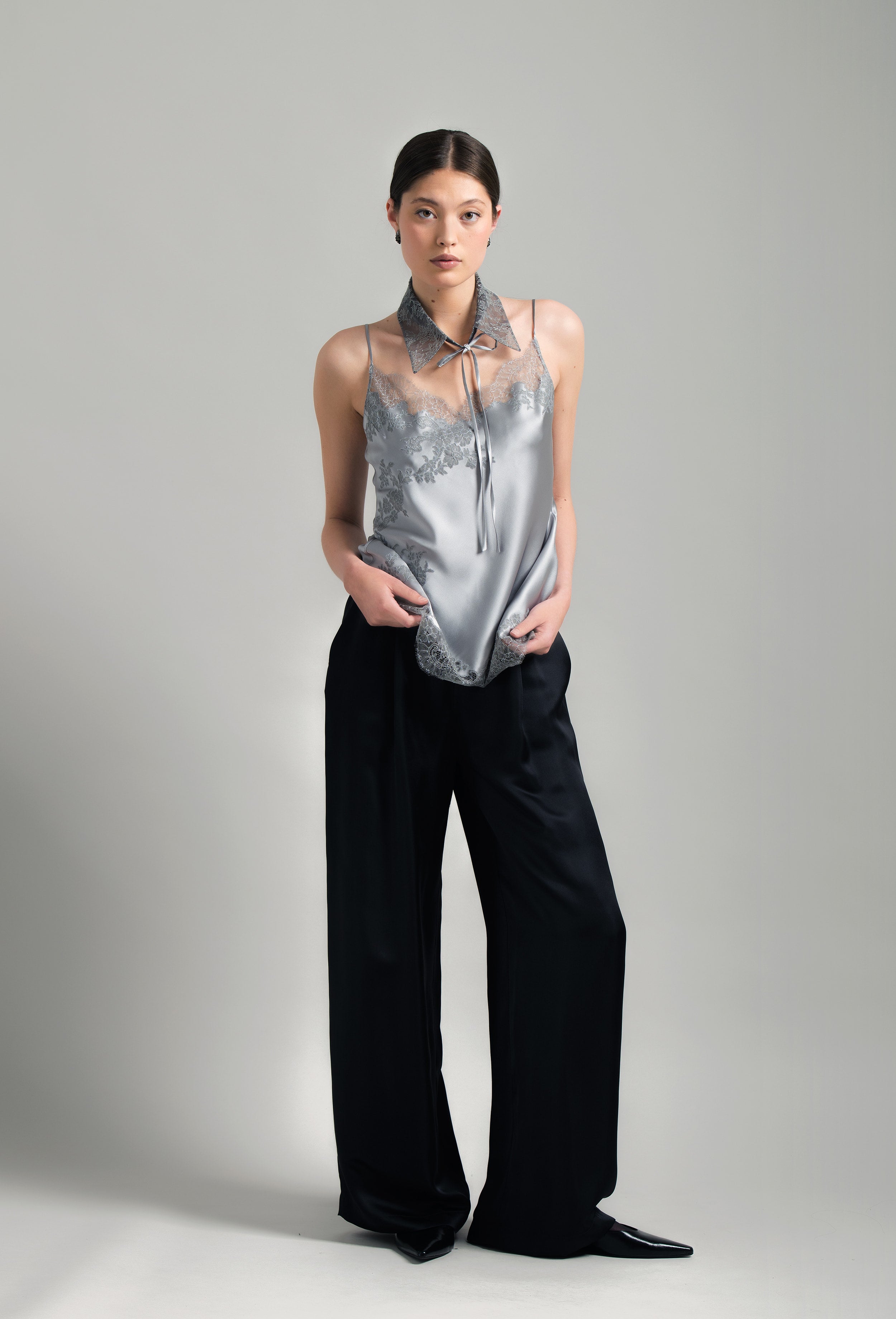 Enjoy the Winter 2026-27 collection of lingerie couture from the house Carine Gilson with this Collar in LeadGrey Silk with Grey lace