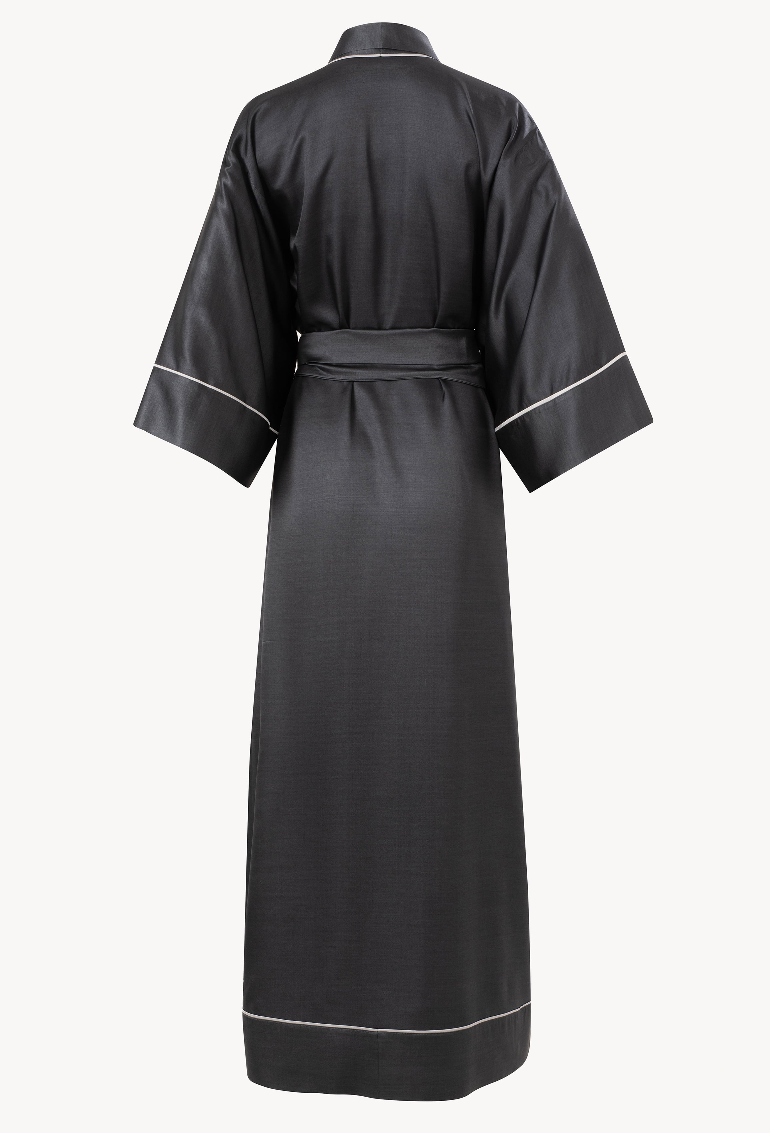 Enter Carine Gilson's world and the most beautiful silk lingerie with the Winter 2026-27 collection with this Long Kimono Classic Sleeves Large Collar in DarkGrey with contrast Silk