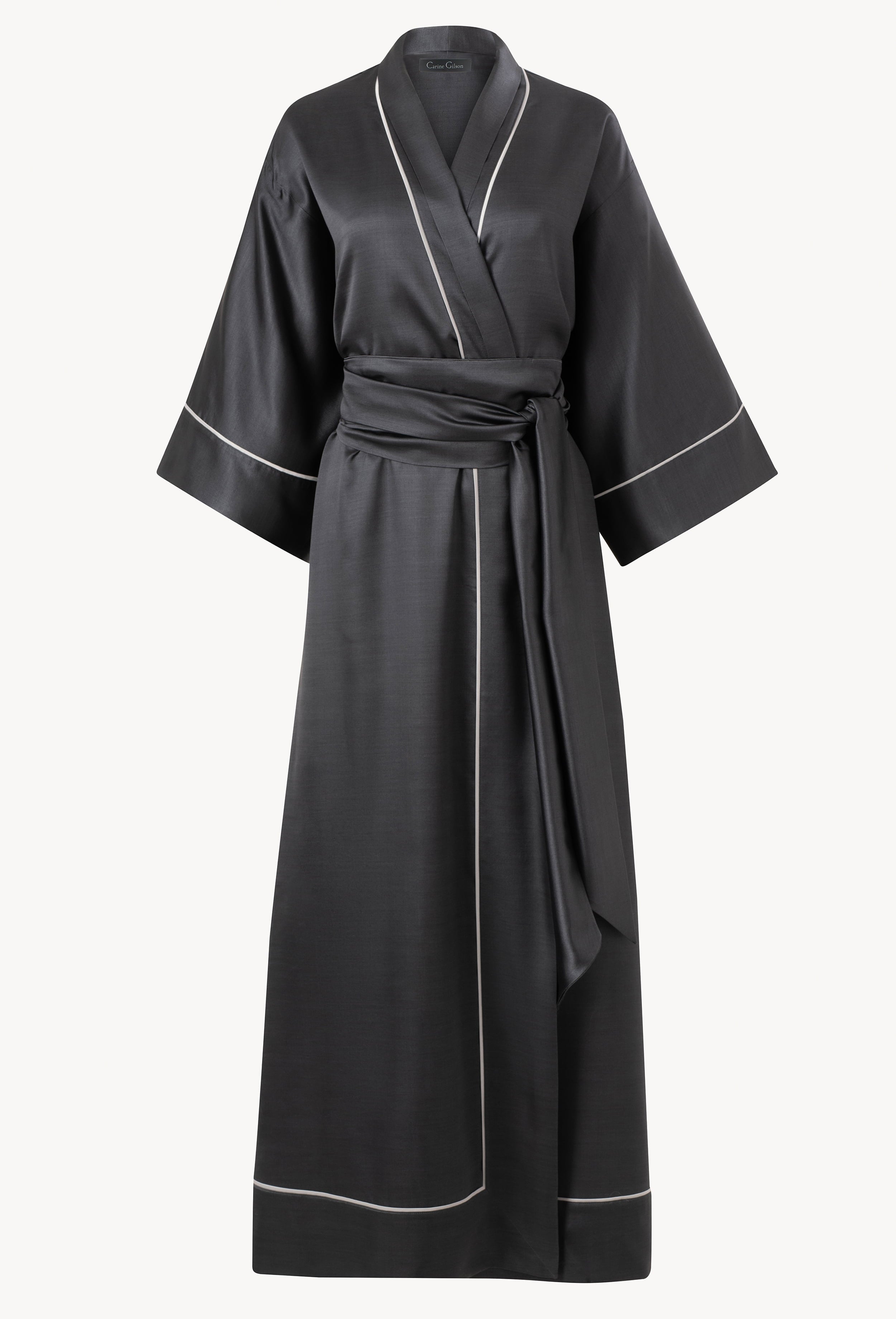Enter Carine Gilson's world and the most beautiful silk lingerie with the Winter 2026-27 collection with this Long Kimono Classic Sleeves Large Collar in DarkGrey with contrast Silk