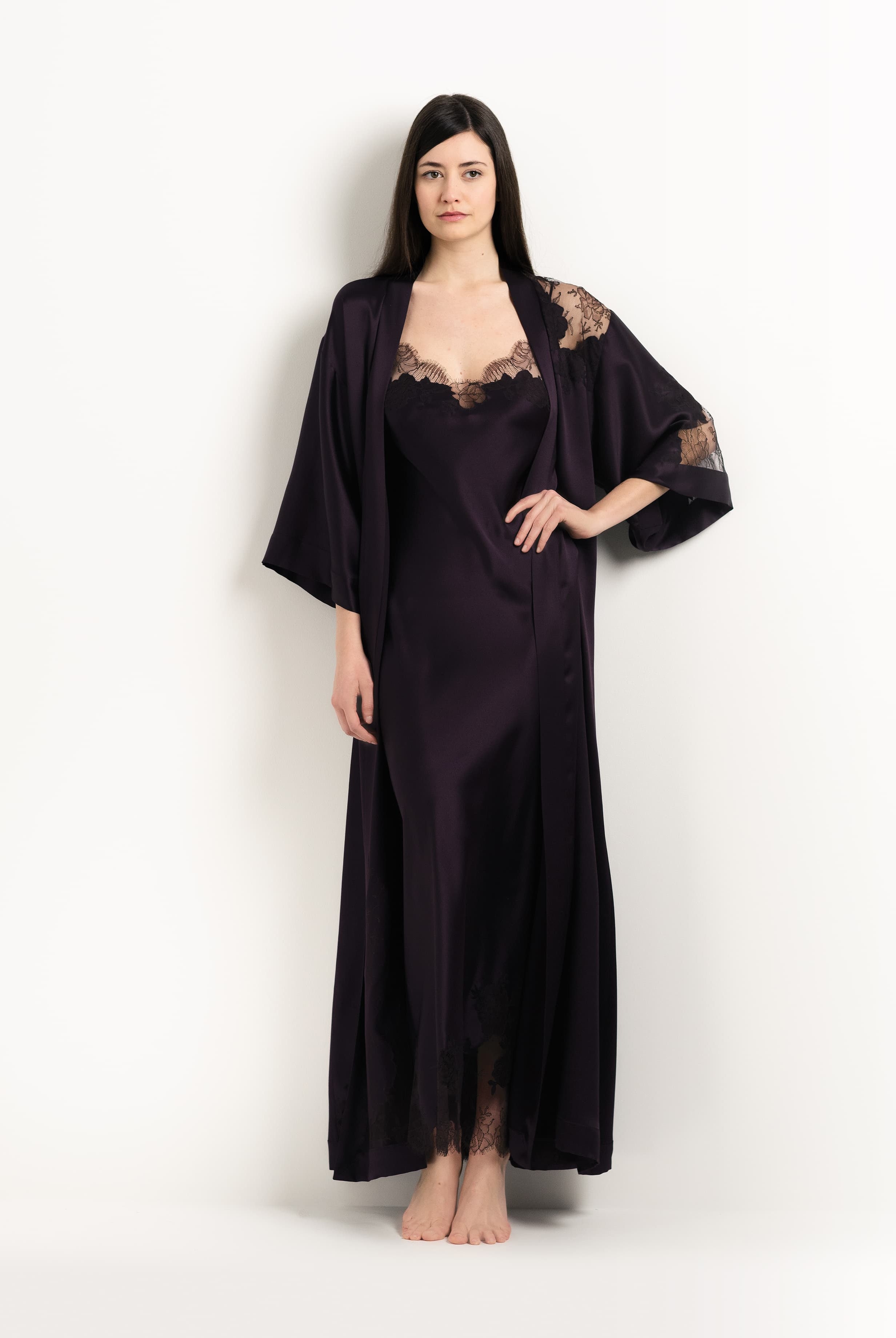 Discover the 2025 Winter collection of lingerie couture from the house Carine Gilson with this Long Kimono Classic Sleeves in Plum Silk with Ebony lace