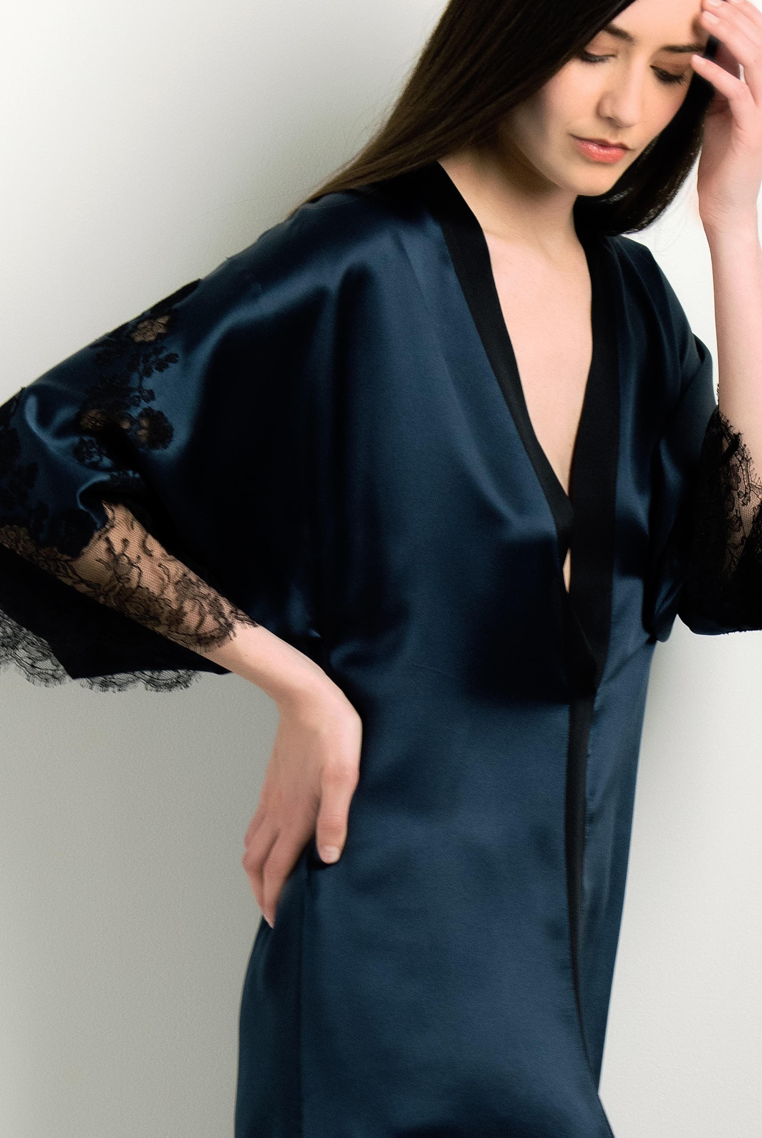 Discover the unique craftmanship of the belgian designer Carine Gilson in her atelier for the 2024 winter collectionLong V Neck Kaftan in dark blue Silk with Black lace