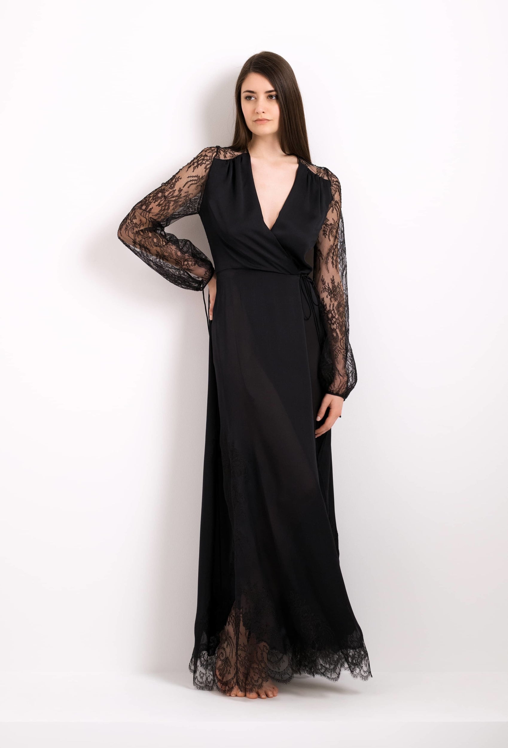 Discover the Winter 2022-23 collection from the house Carine Gilson with this Long Déshabillé Cache-Coeur Style in Black Silk and lace