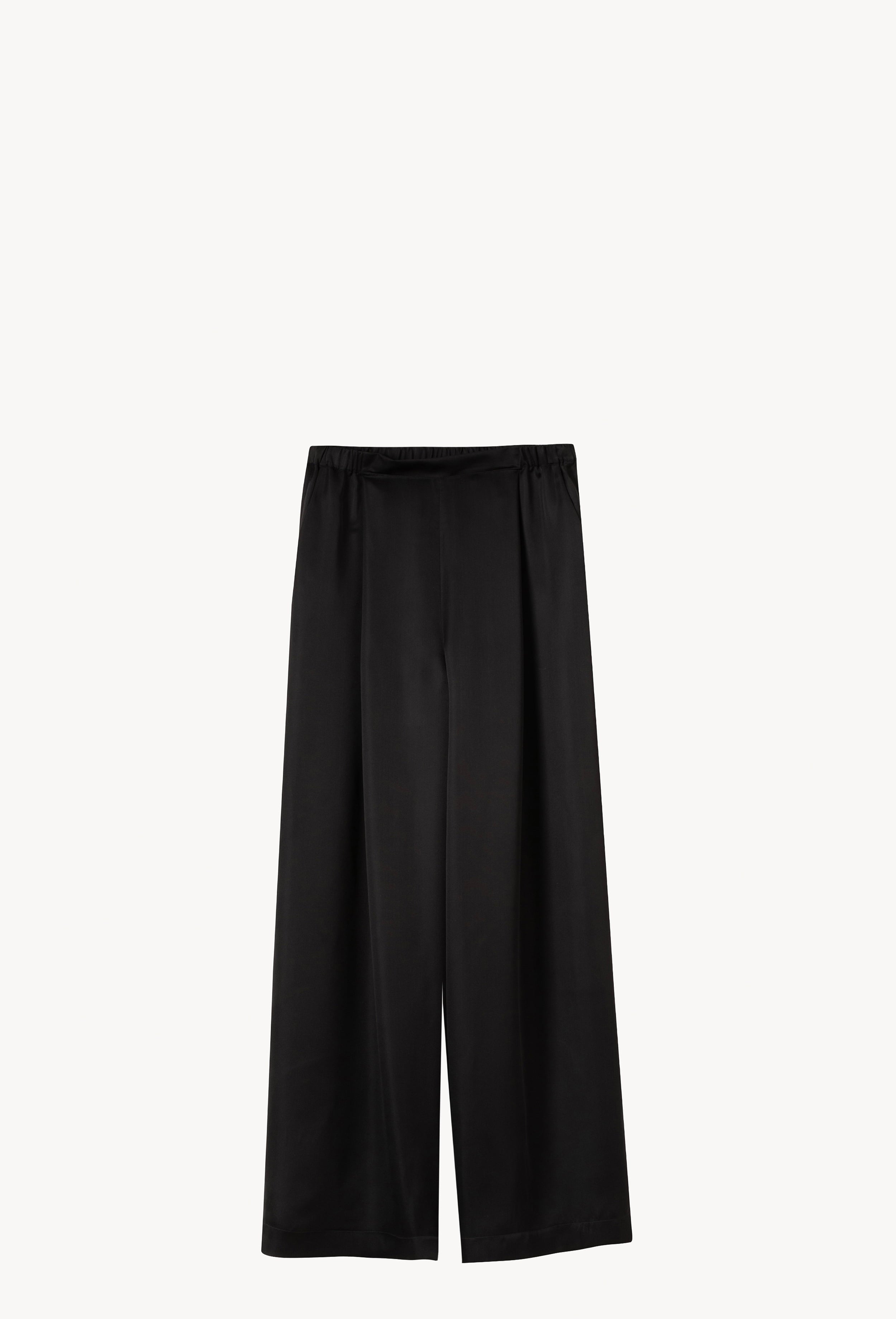 Enter Carine Gilson's world and the most beautiful silk lingerie with the Winter 2026-27 collection with this Wide Leg Pants in black Silk