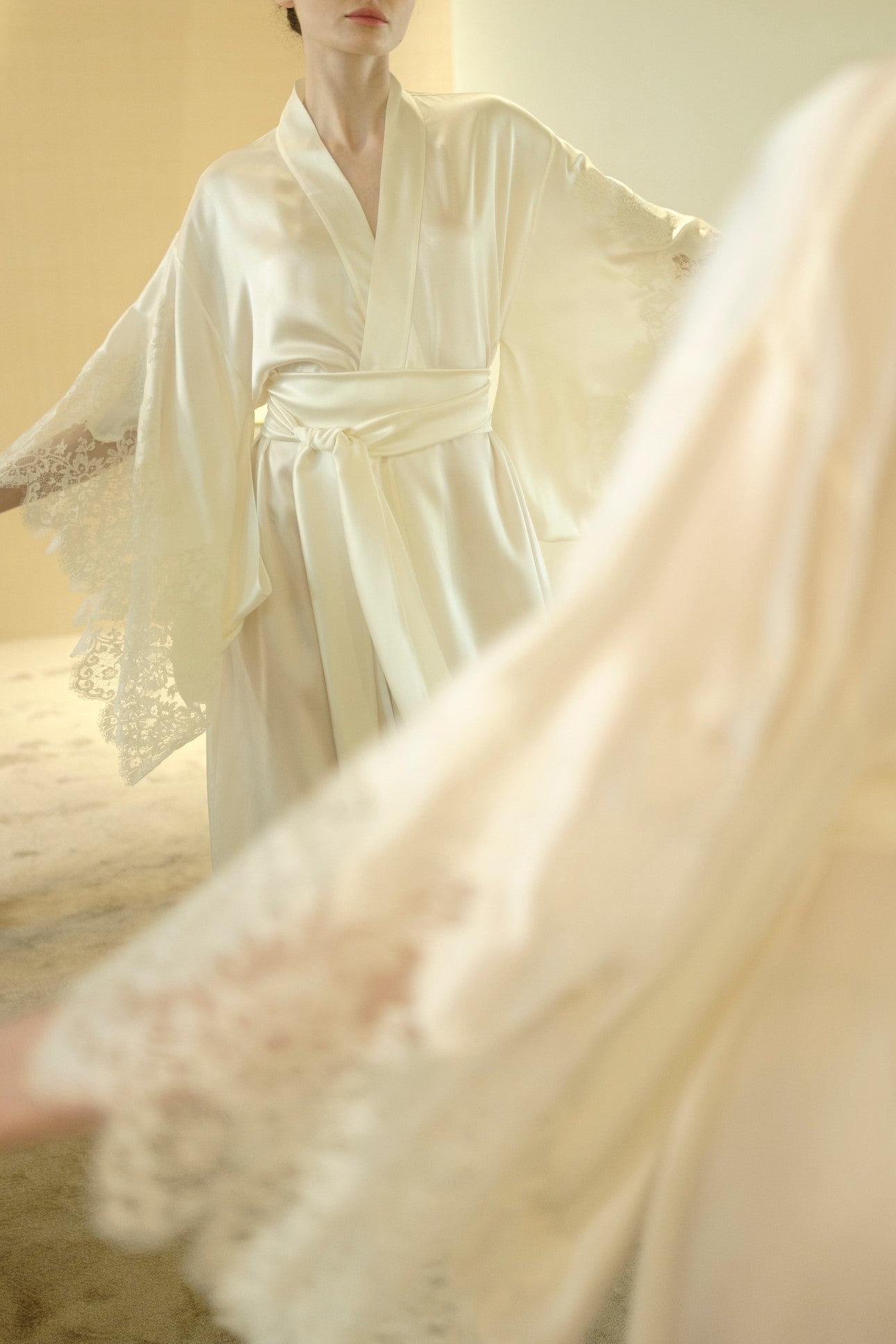 Discover the unique craftmanship of the belgian designer Carine Gilson in her atelier for the 2026 Cruise collection with this long kimono butterfly sleeves in natural silk with natural lace