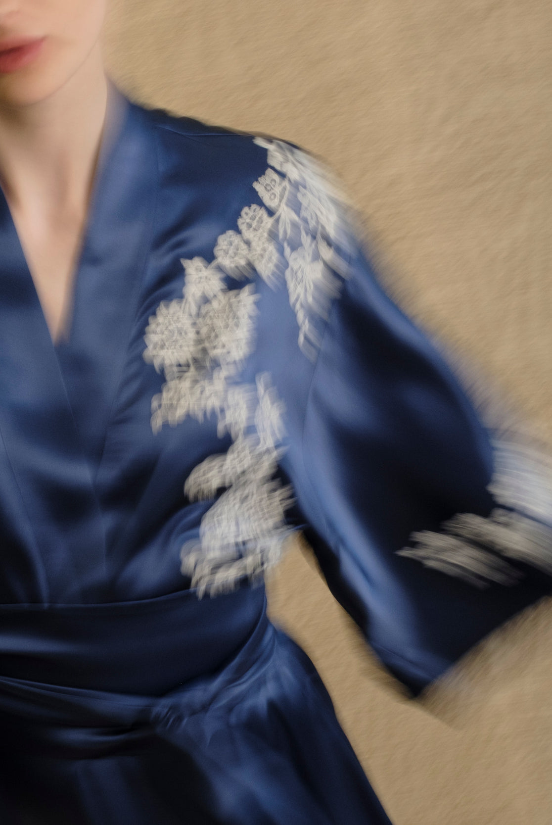 Be seduced by Carine Gilson most beautiful silk and lace collection with this Long Kimono Classic Sleeves in Azur Silk with Natural lace