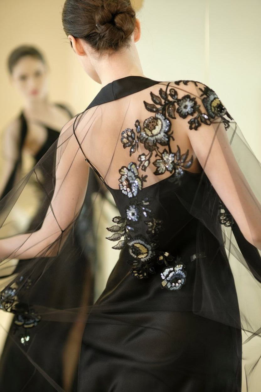 Be seduced by Carine Gilson most beautiful silk anf lace collection with this Long Kimono Butterfly Sleeves in black Silk with Sparkling black lace