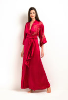 Enter Carine Gilson's world with the 2023 summer collection and this Long Kimono Classic Sleeves in bright red Silk with dusty pink lace