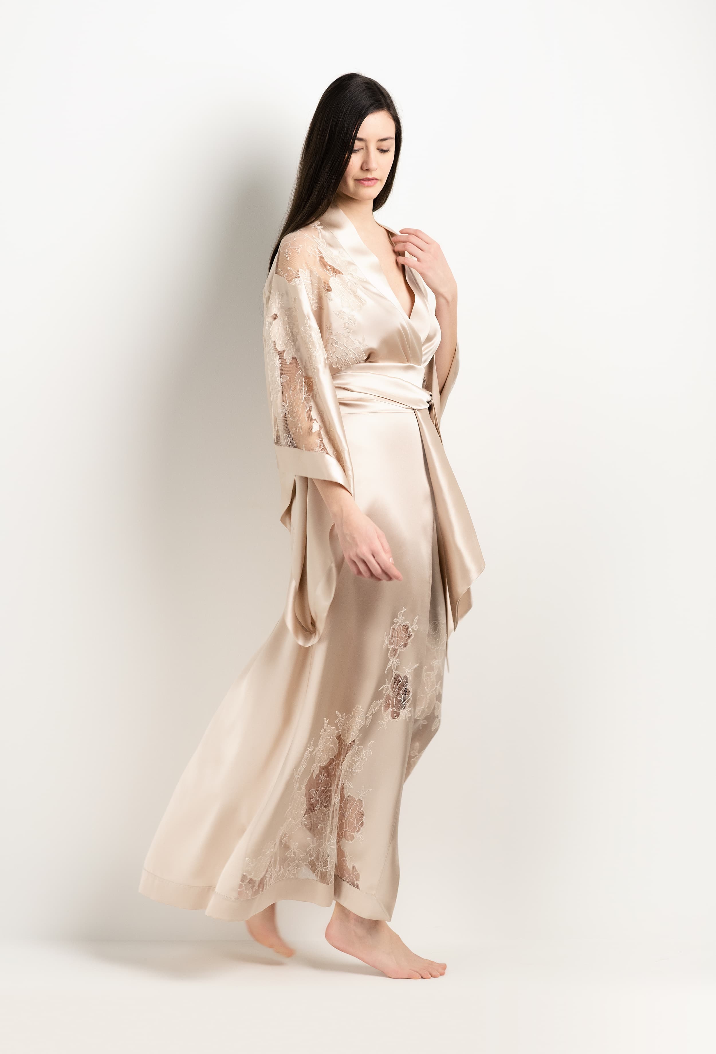 Discover the unique craftmanship of the belgian designer Carine Gilson in her atelier for the 2025 Winter collection with this Long Kimono Butterfly Sleeves in sand beige Silk  with ivory lace