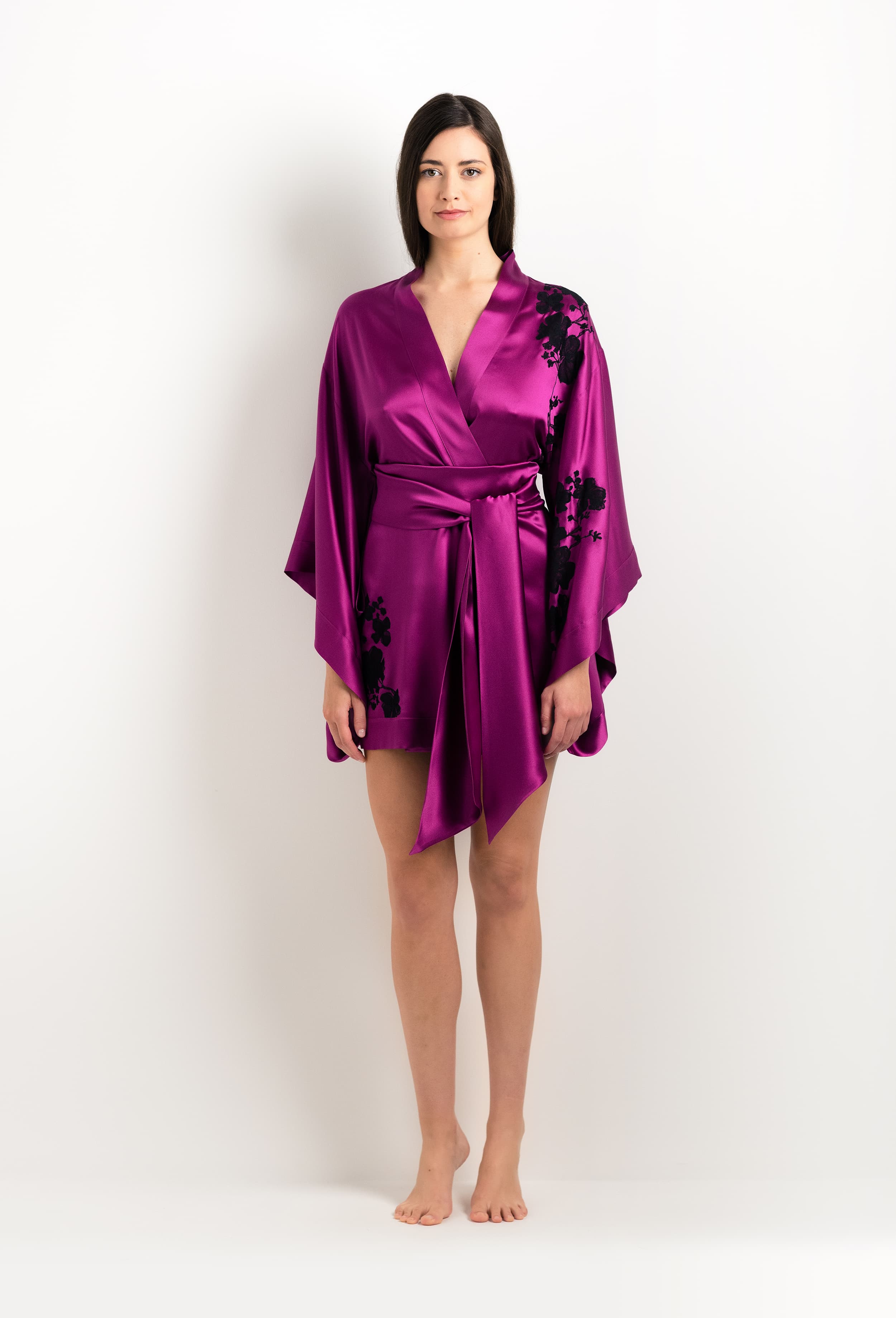 Enjoy the 2025 cruise collection of lingerie couture from the house Carine Gilson with this Short Kimono Butterfly Sleeves in violine Silk  with Black lace