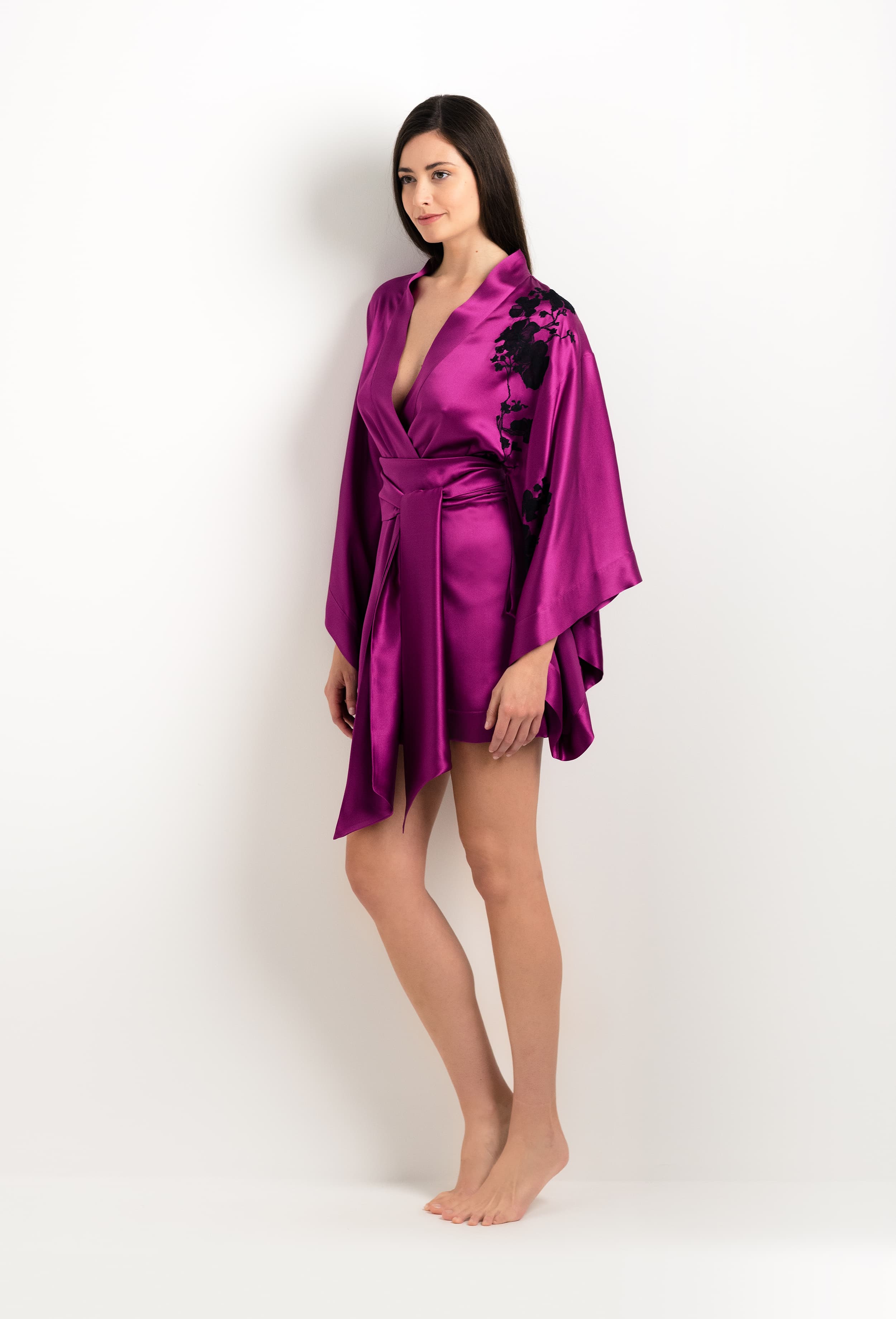 Enjoy the 2025 cruise collection of lingerie couture from the house Carine Gilson with this Short Kimono Butterfly Sleeves in violine Silk  with Black lace