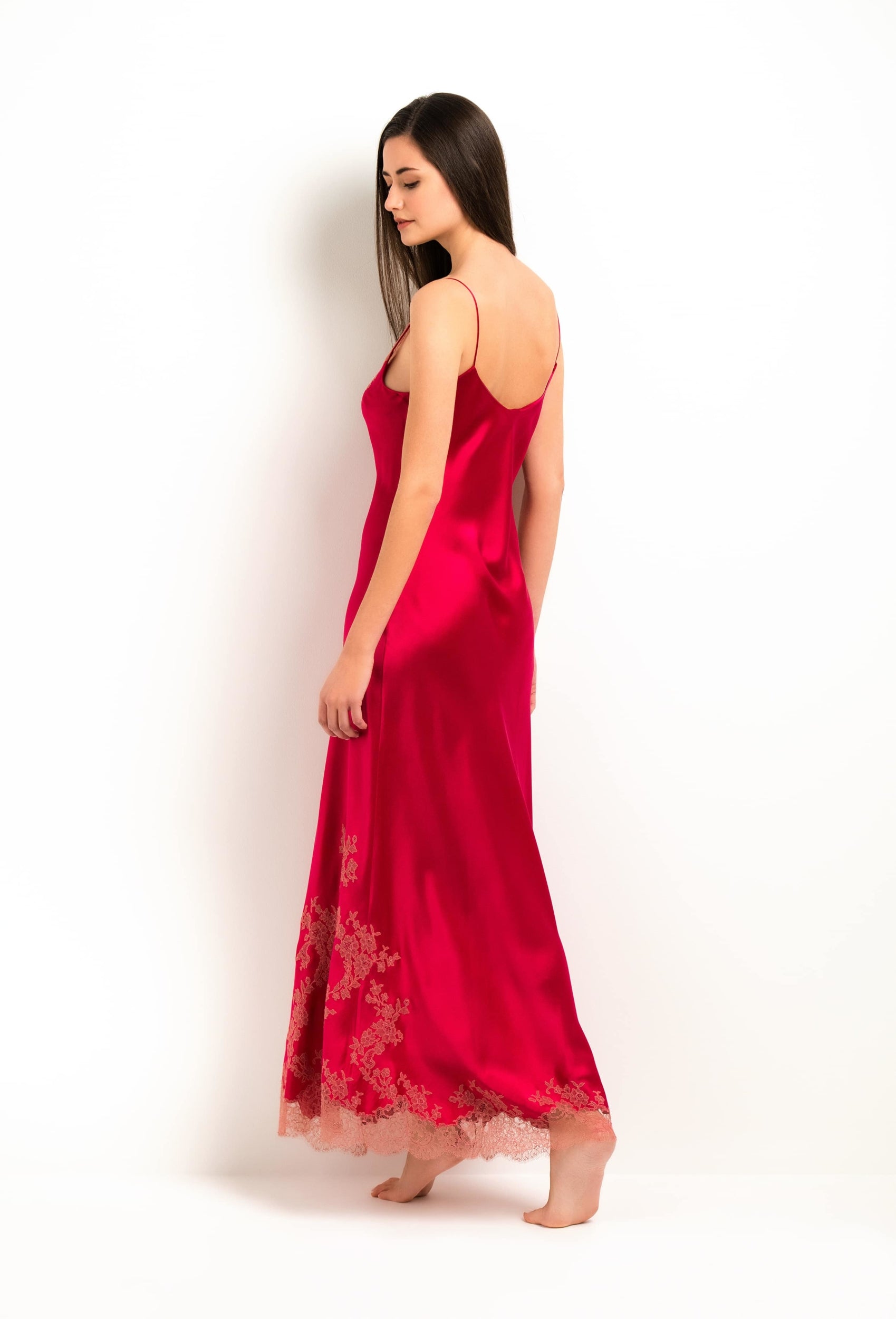 Enter Carine Gilson's world with the 2023 summer collection and this Long Gown V Neckline in bright red Silk with dusty pink lace