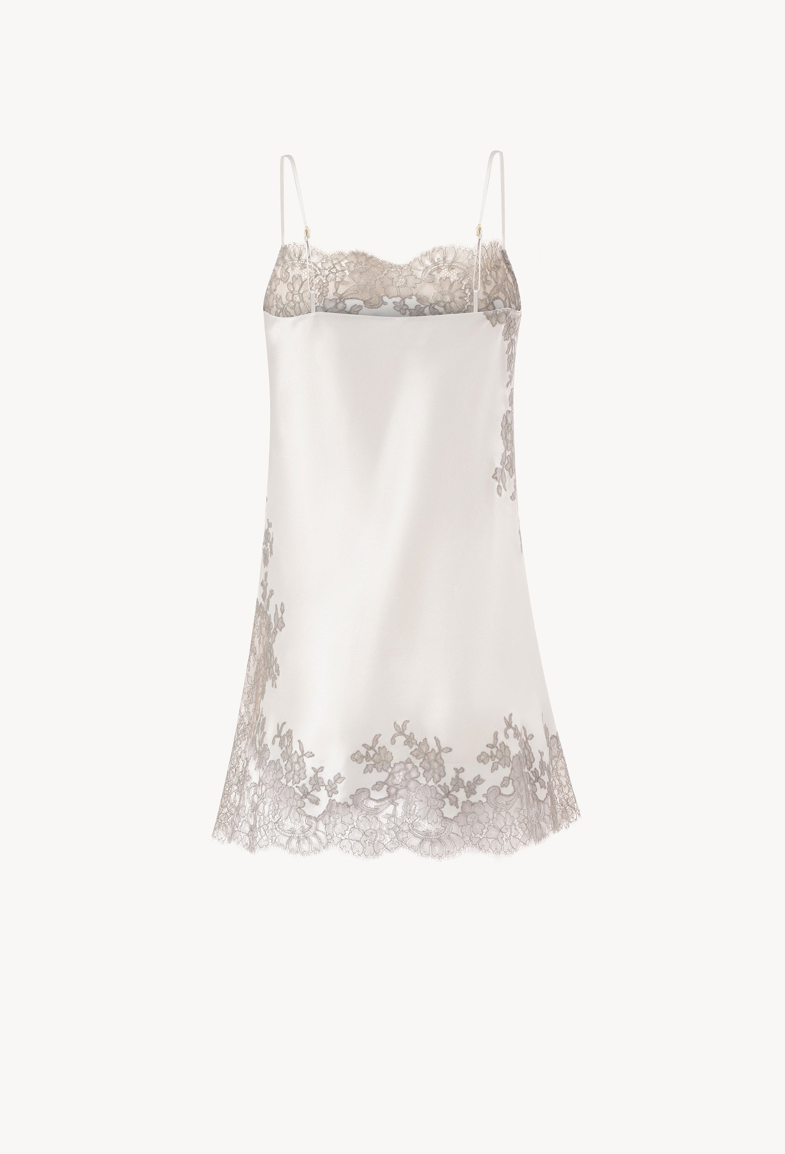 Enjoy the Hiver 2026-27 collection of lingerie couture from the house Carine Gilson with this babydoll style straight neckline in silver grey silk  with grey lace