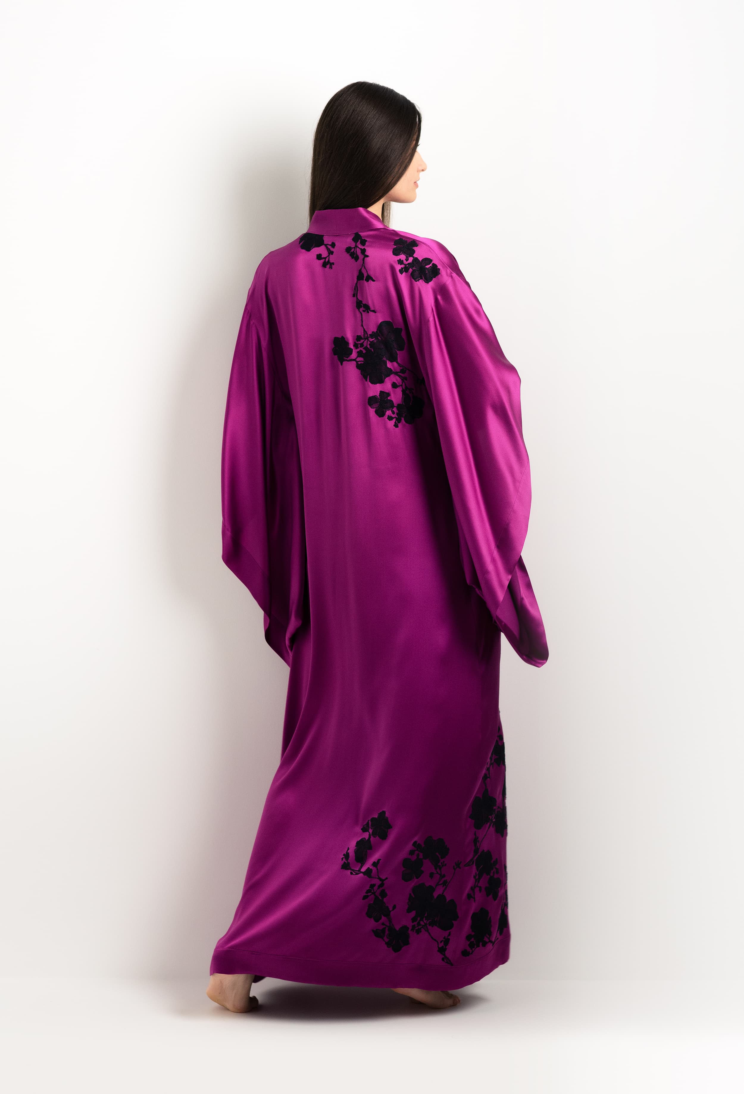 Discover the 2025 cruise collection of lingerie couture from the house Carine Gilson with this Long Kimono Butterfly Sleeves in violine Silk  with Black lace